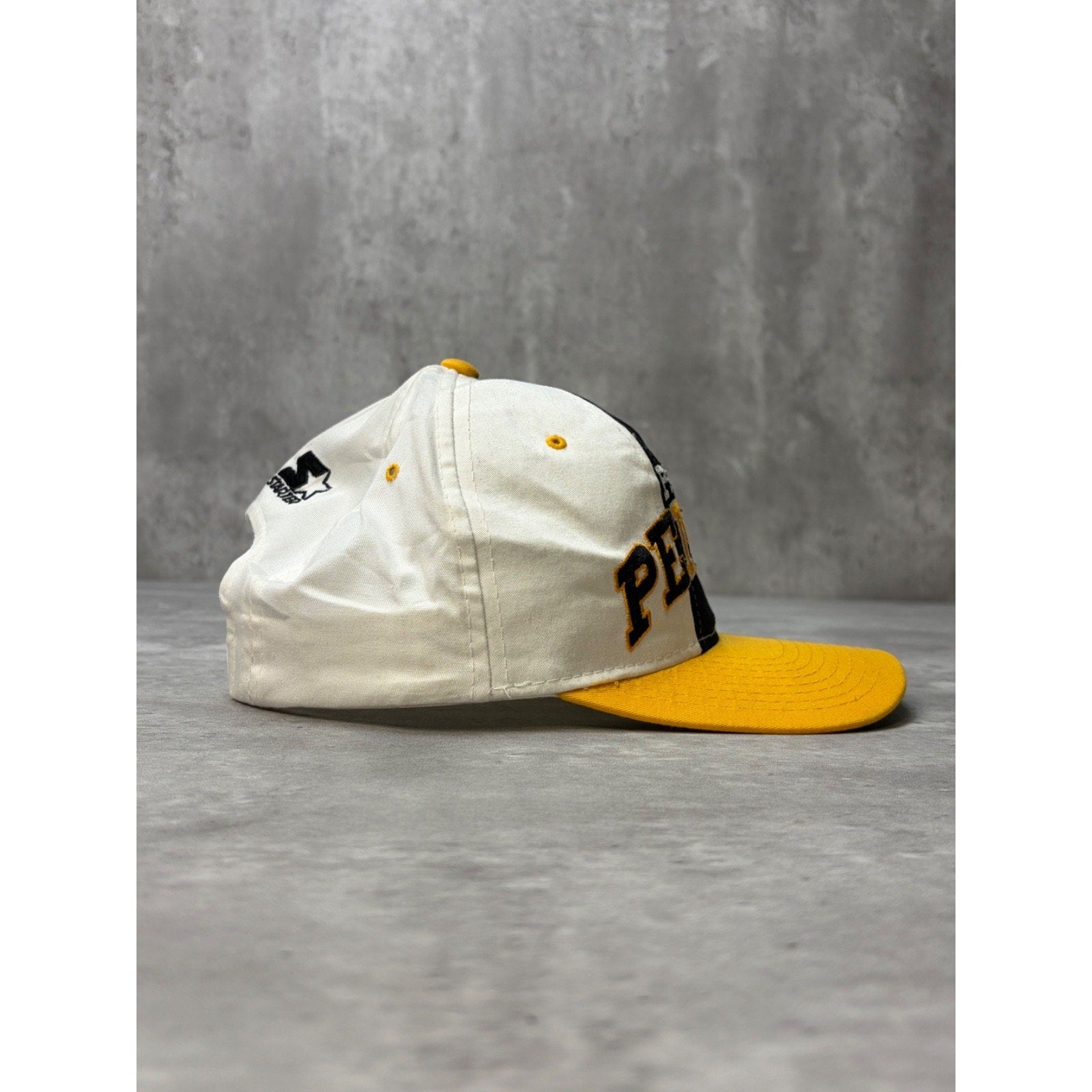 Vintage 90s Pittsburgh Penguins NHL Embroidered Starter Snapback Hat OSFA