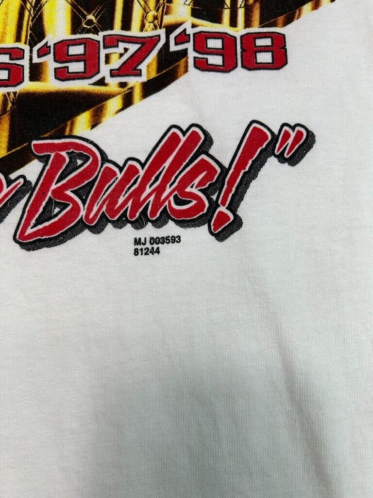 Vintage 1998 Chicago Bulls NBA Champions Trophy Graphic T-Shirt Size 2XL