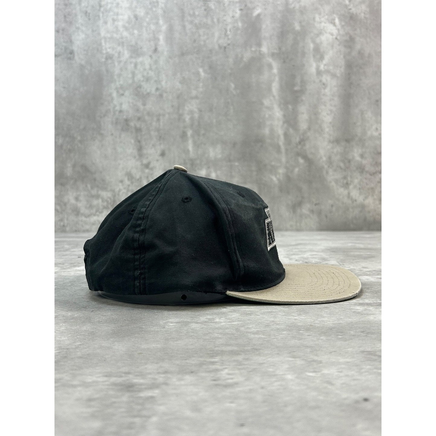 Vintage 90s Los Angeles Kings NHL Embroidered Logo Hockey Snapback Hat OSFA