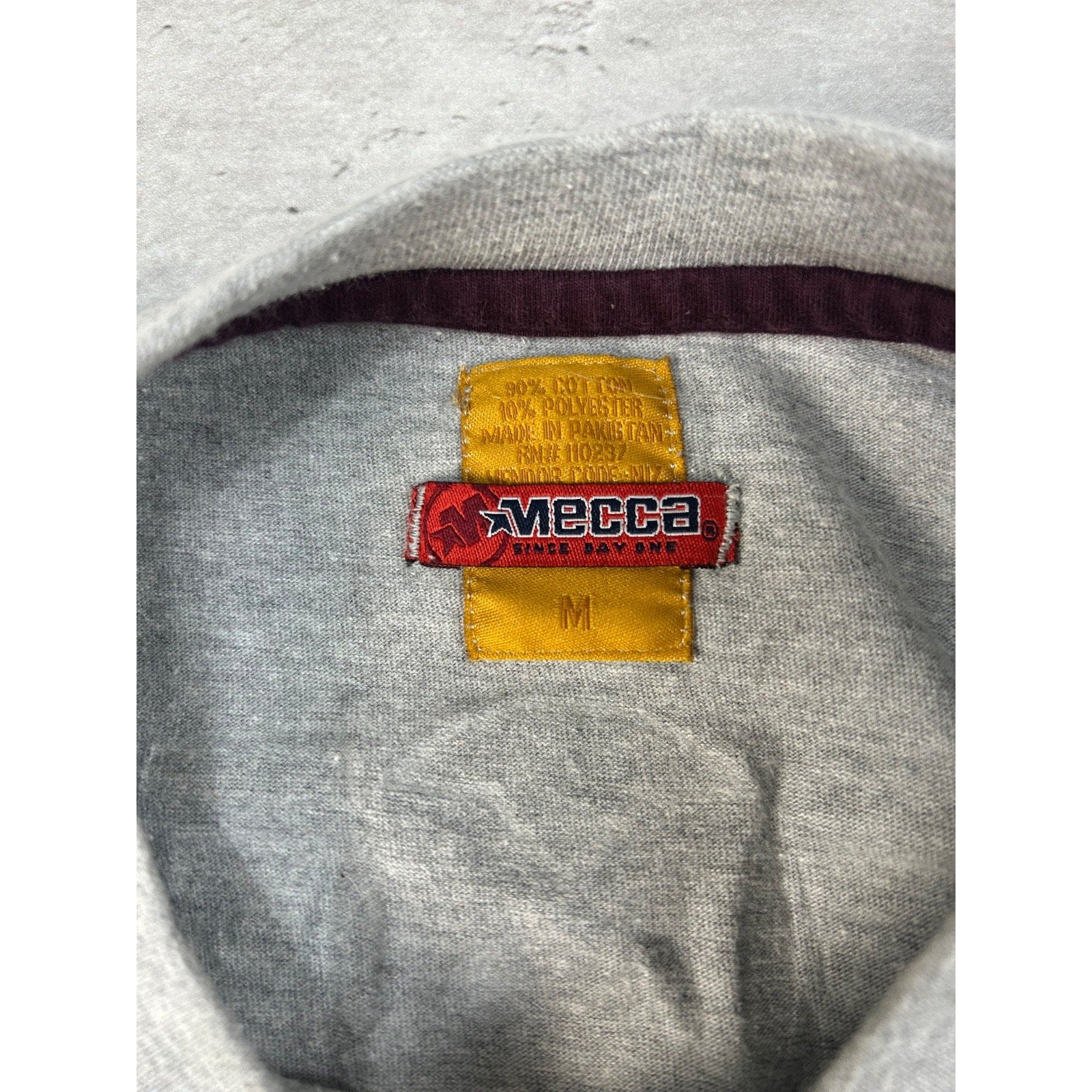 Vintage Y2K Mecca USA Felt Embossed Spellout Graphic T-Shirt Size Medium