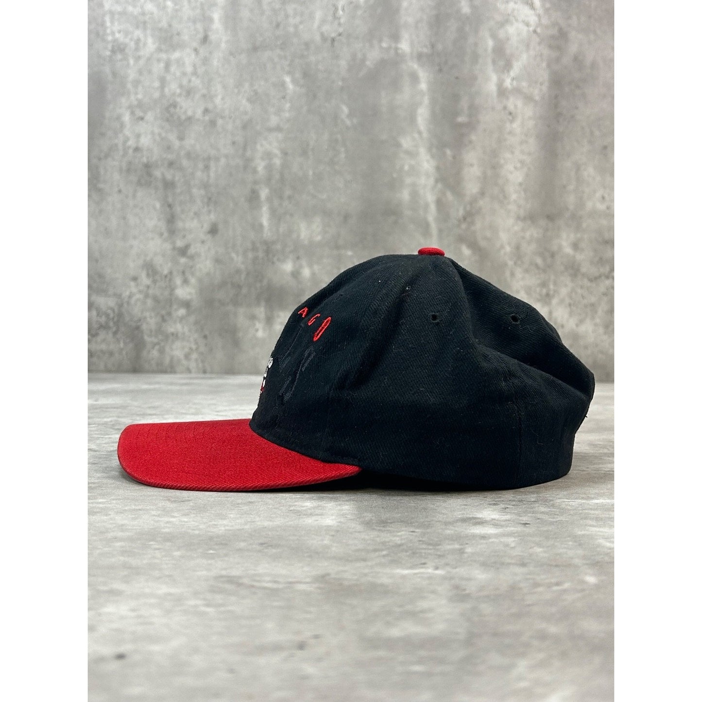 Vintage 90s Chicago Bulls NBA Embroidered Spellout Strapback Hat OSFA