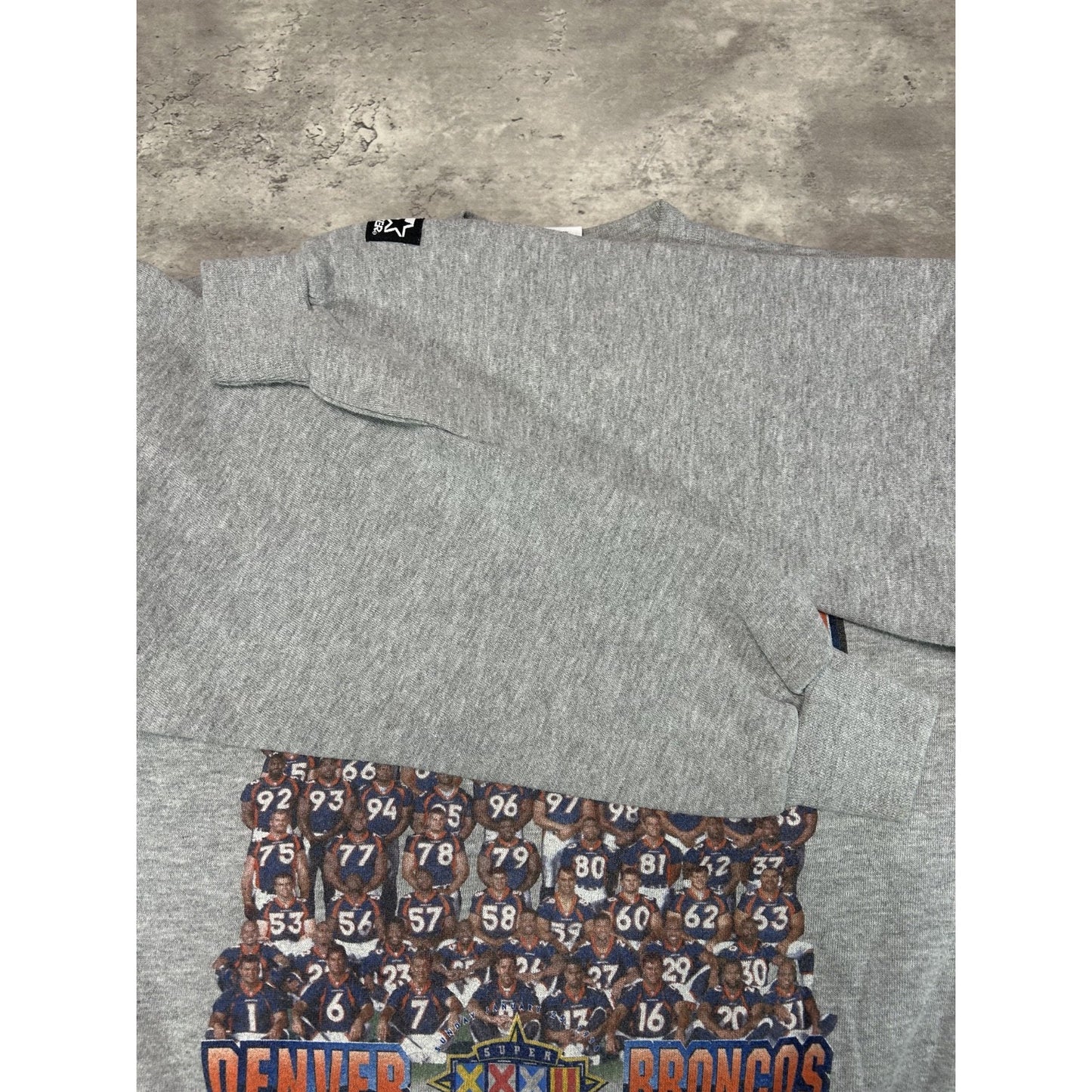 Vintage 1998 Denver Broncos NFL Team Portrait Super Bowl Sweatshirt XL YOUTH