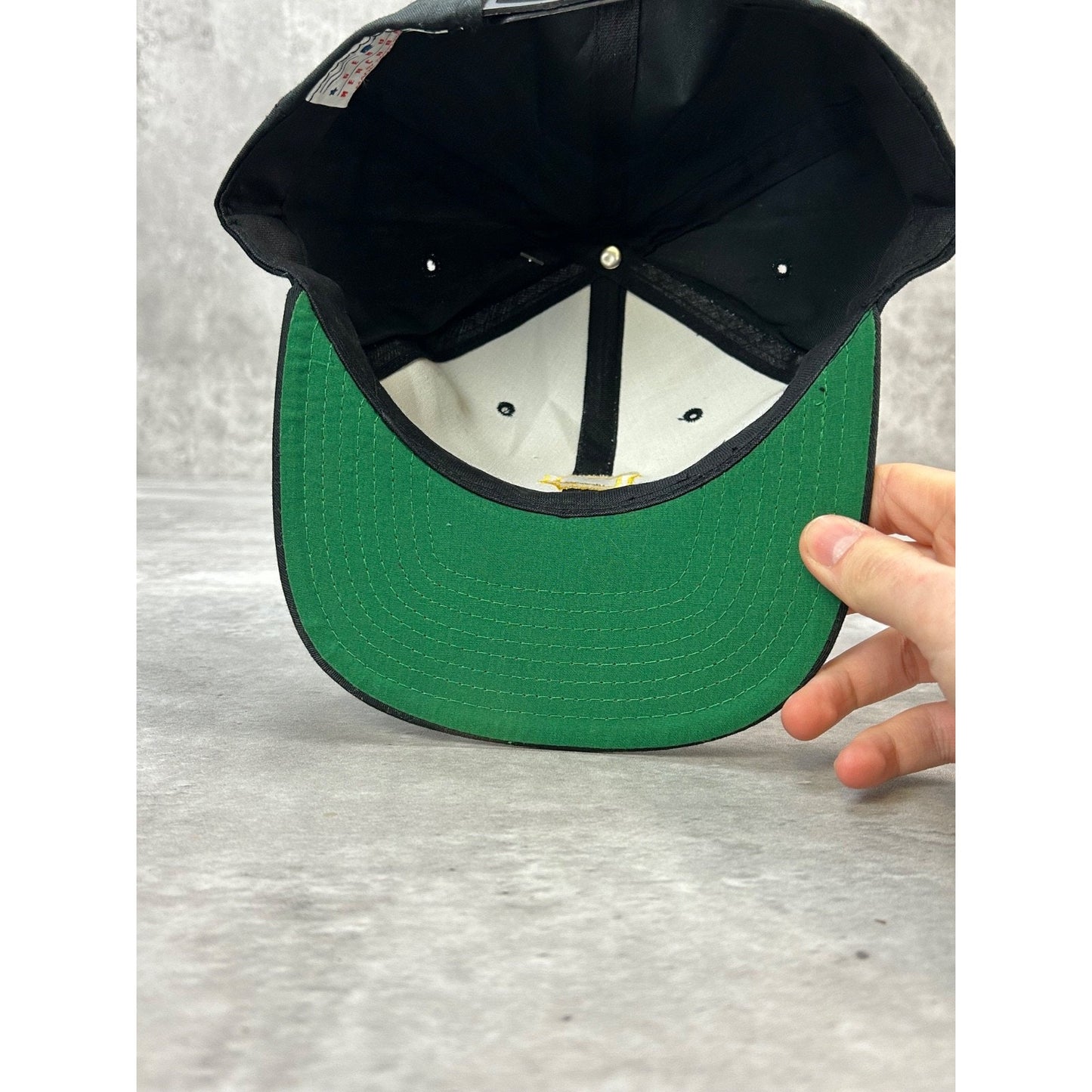 Vintage 90s Pittsburgh Pirates MLB Embroidered Logo Snapback Hat OSFA