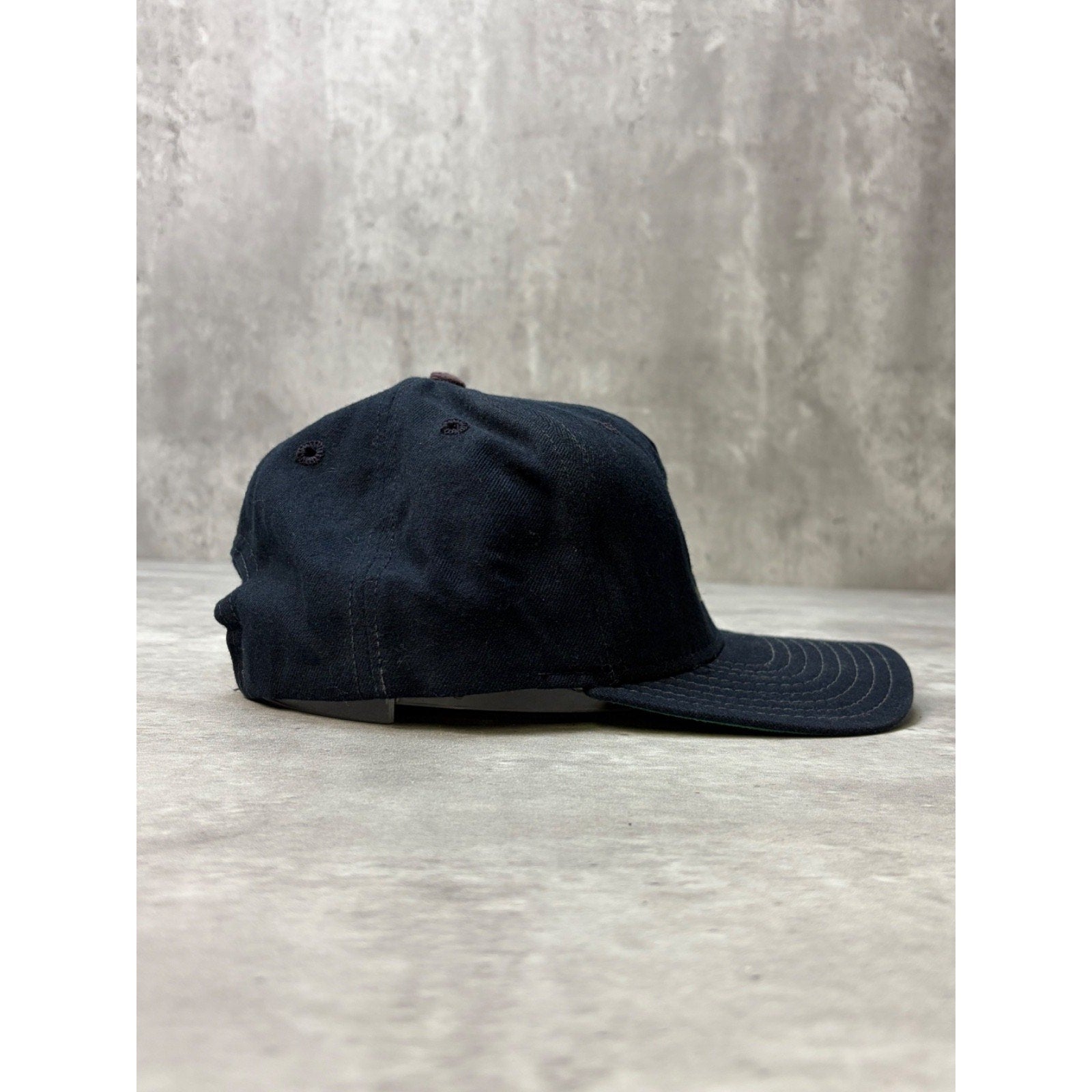 Vintage 90s Michigan Wolverines NCAA Embroidered Crest Graphic Snapback Hat OSFA