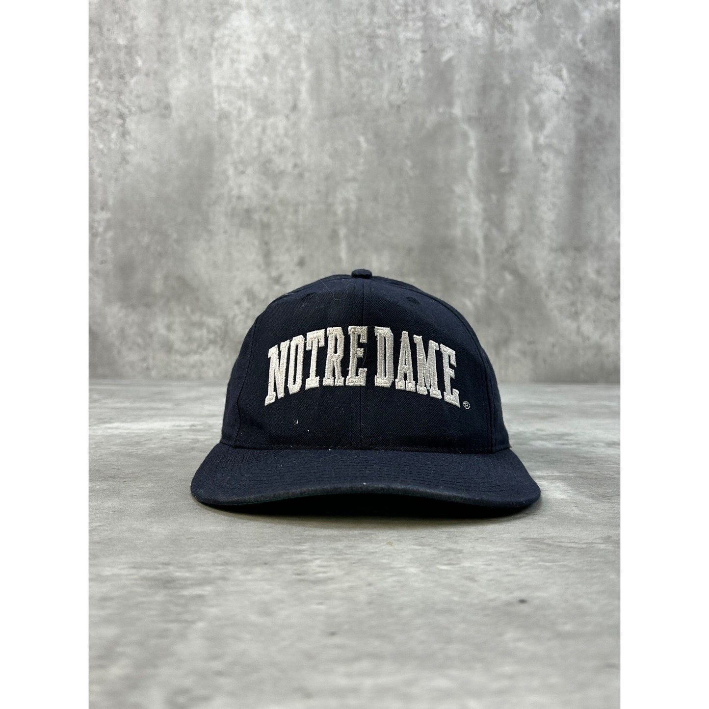 Vintage 90s Notre Dame Fighting Irish NCAA Arc Spellout Snapback Hat OSFA