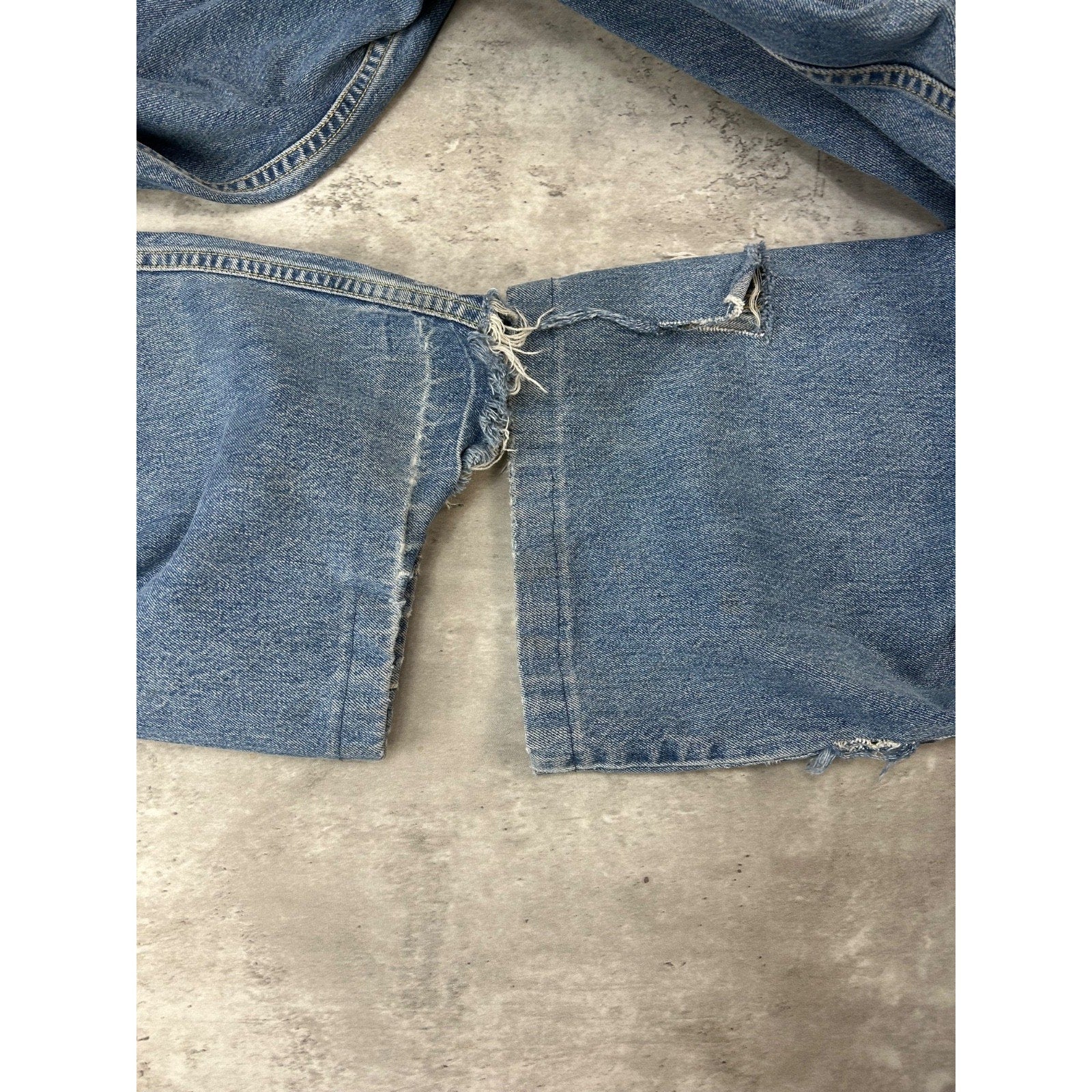 Vintage Y2K Levis Silver Tab Baggy Fit Medium Wash Denim Pants Size 39