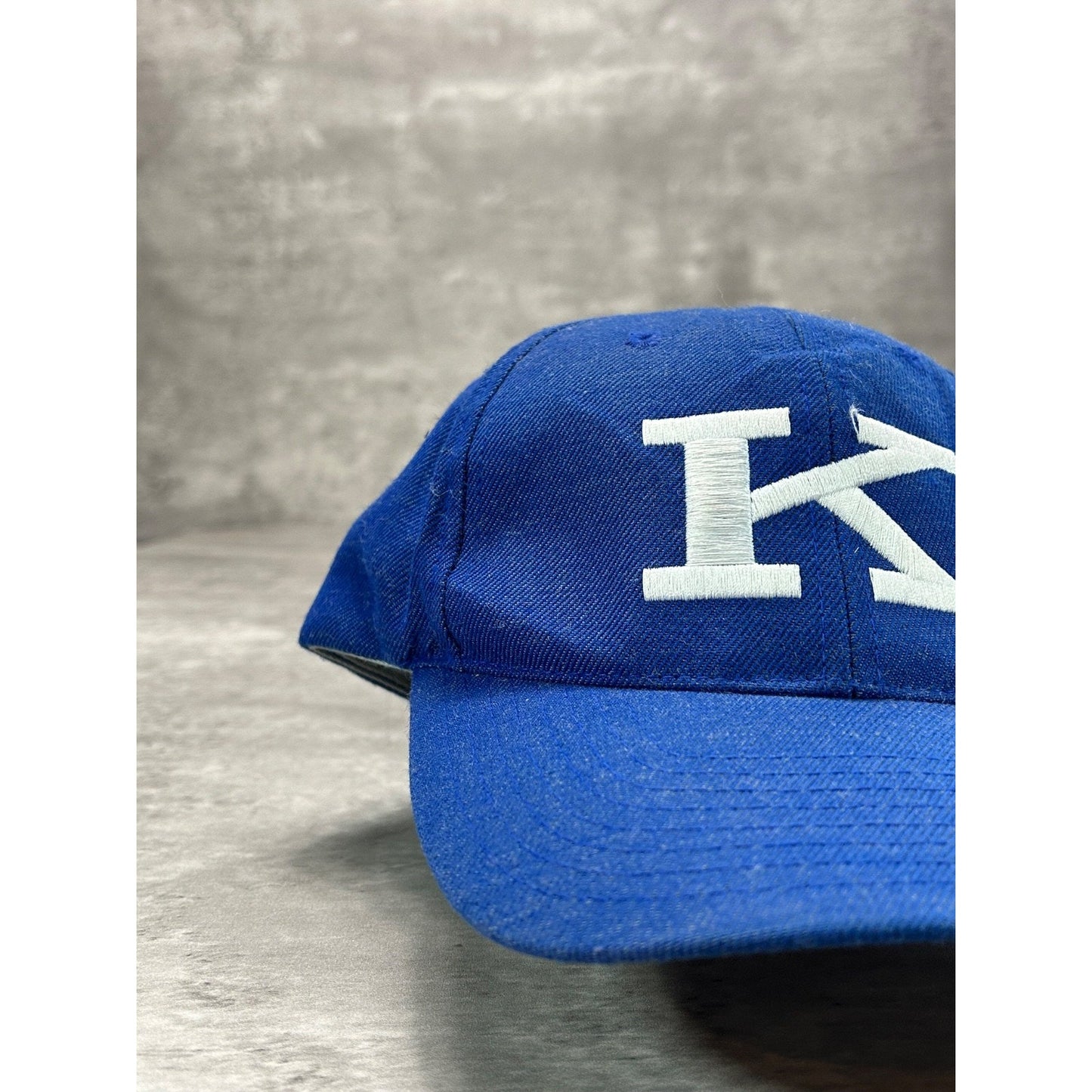 Vintage 90s Kentucky Wildcats NCAA Embroidered Logo Snapback Hat OSFA