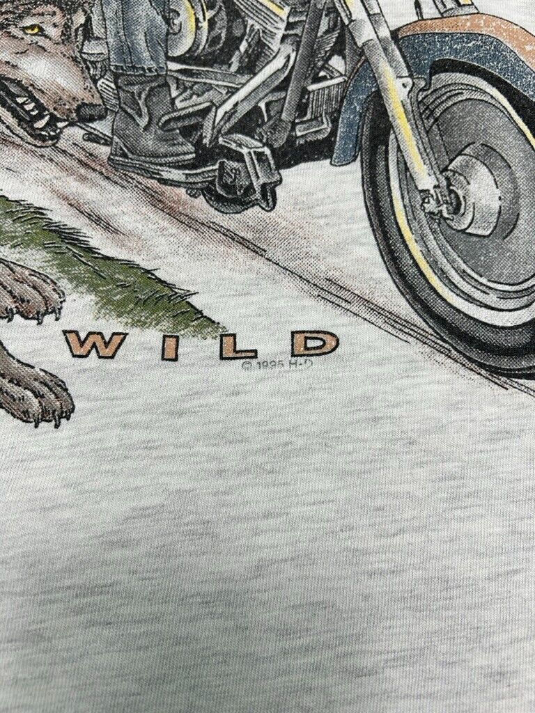 Vintage 1995 Harley Davidson Running Wild Wolf Biker Graphic T-Shirt Size Large