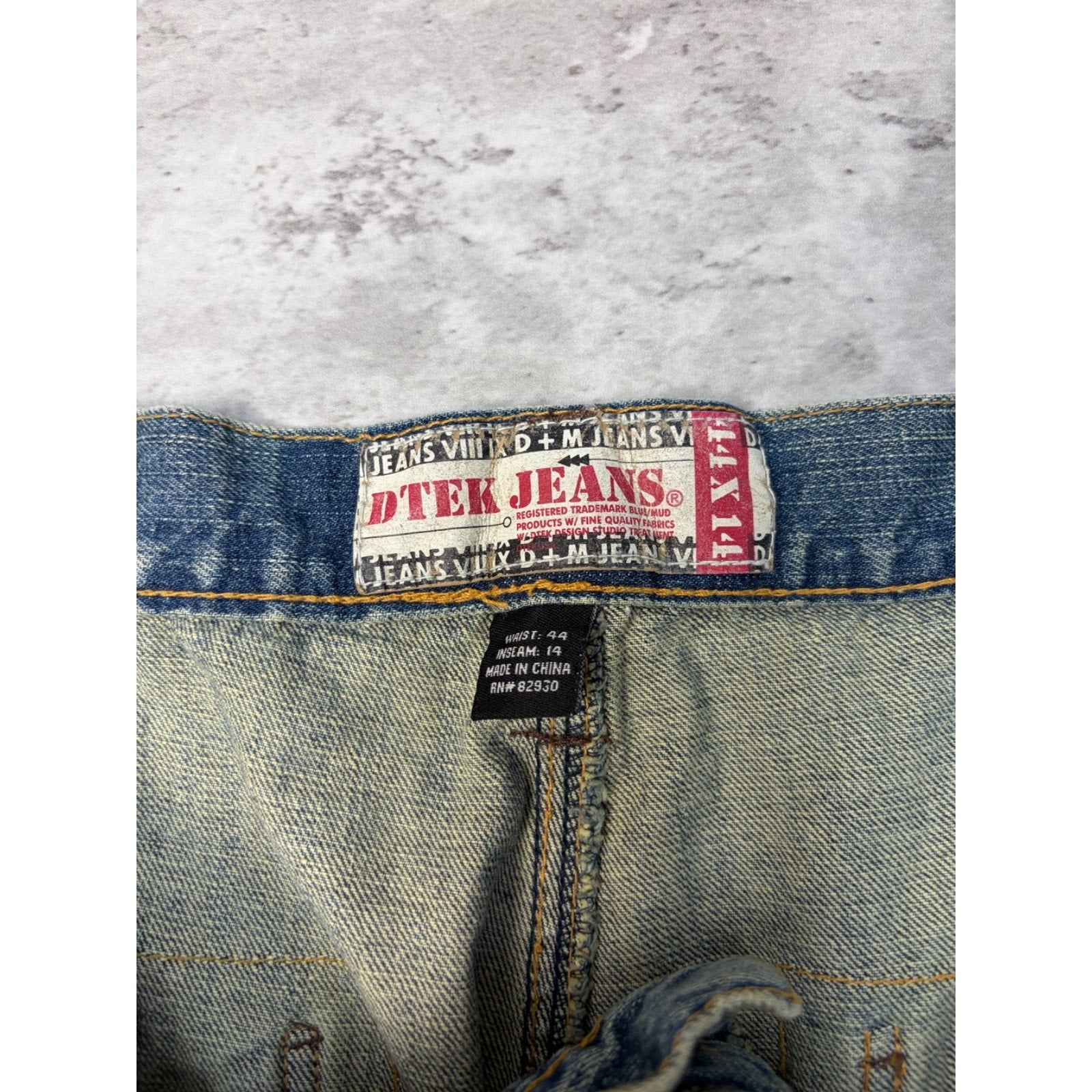 VTG Y2K Dtek Jeans Faded Medium Wash Denim Spellout Cuff Cargo Shorts Size 42