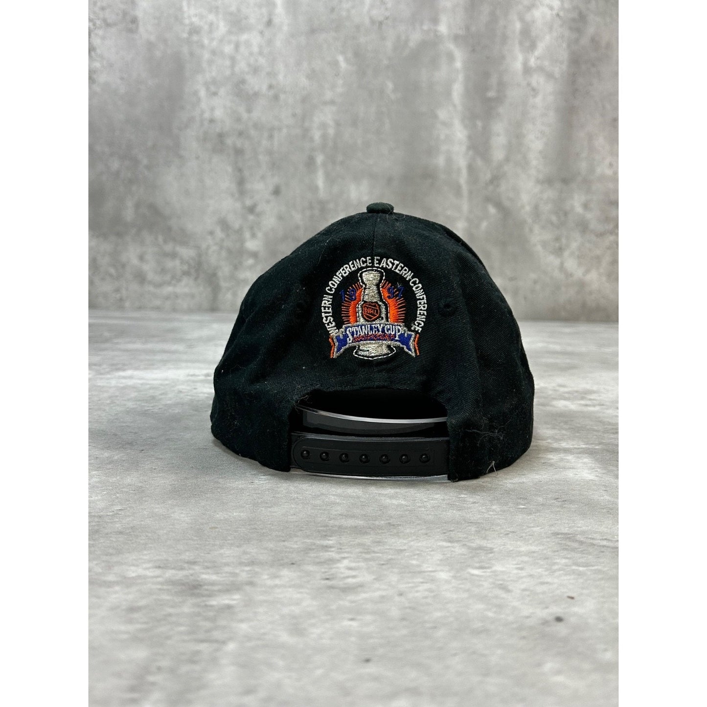 Vintage 1997 Detroit Red Wings NHL Embroidered Spellout Snapback Hat OSFA