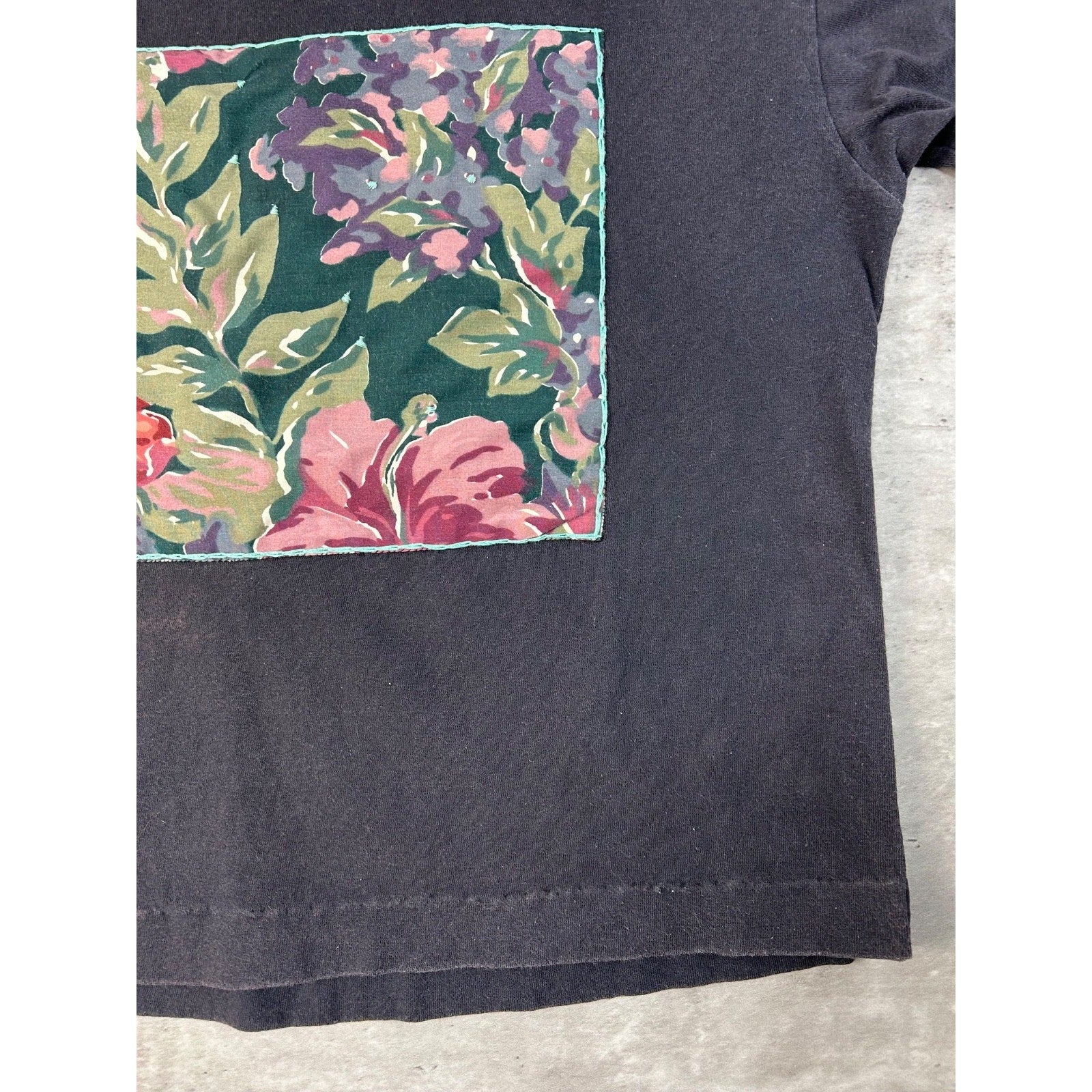 Vintage 90s Painted Flower Nature Art Graphic Black T-Shirt Size XL