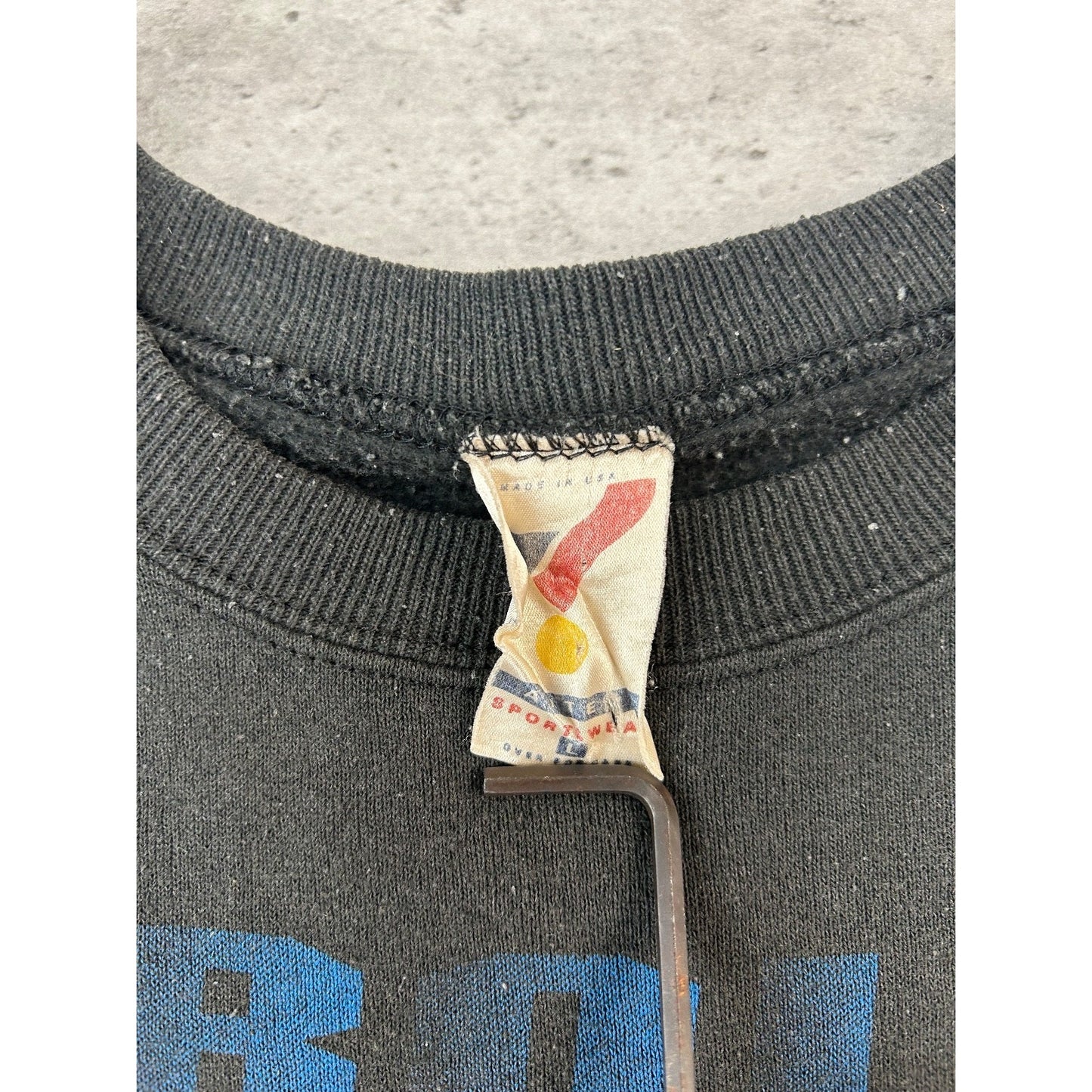 Vintage 1993 Carolina Panthers NFL Spellout Logo Graphic Sweatshirt Size Large