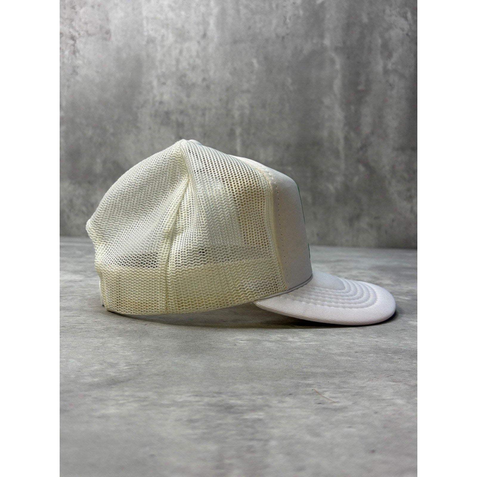 Vintage 80s Quaker State Graphic Logo White Trucker Snapback Hat OSFA
