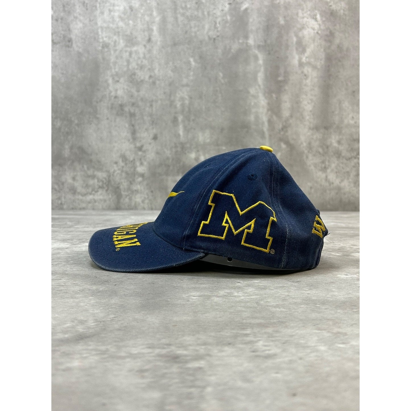 Vintage 90s Michigan Wolverines NCAA Embroidered Swoosh Snapback Hat OSFA