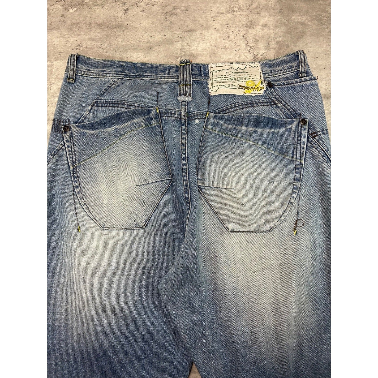 Vintage Y2K Akademiks Light Wash Baggy Fit Denim Pants Size 40 Blue