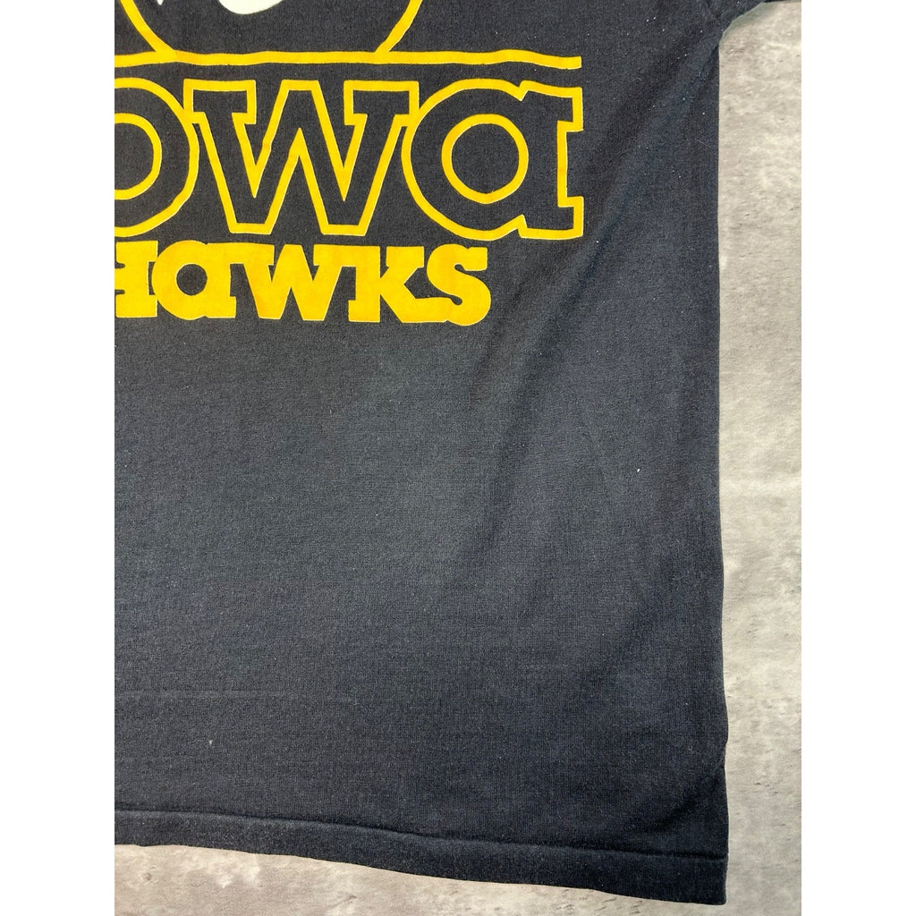 Vintage 90s Iowa Hawkeyes NCAA Collegiate Graphic Spellout T-Shirt Size Large