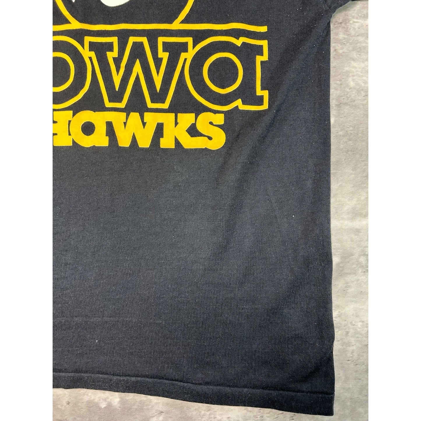 Vintage 90s Iowa Hawkeyes NCAA Collegiate Graphic Spellout T-Shirt Size Large