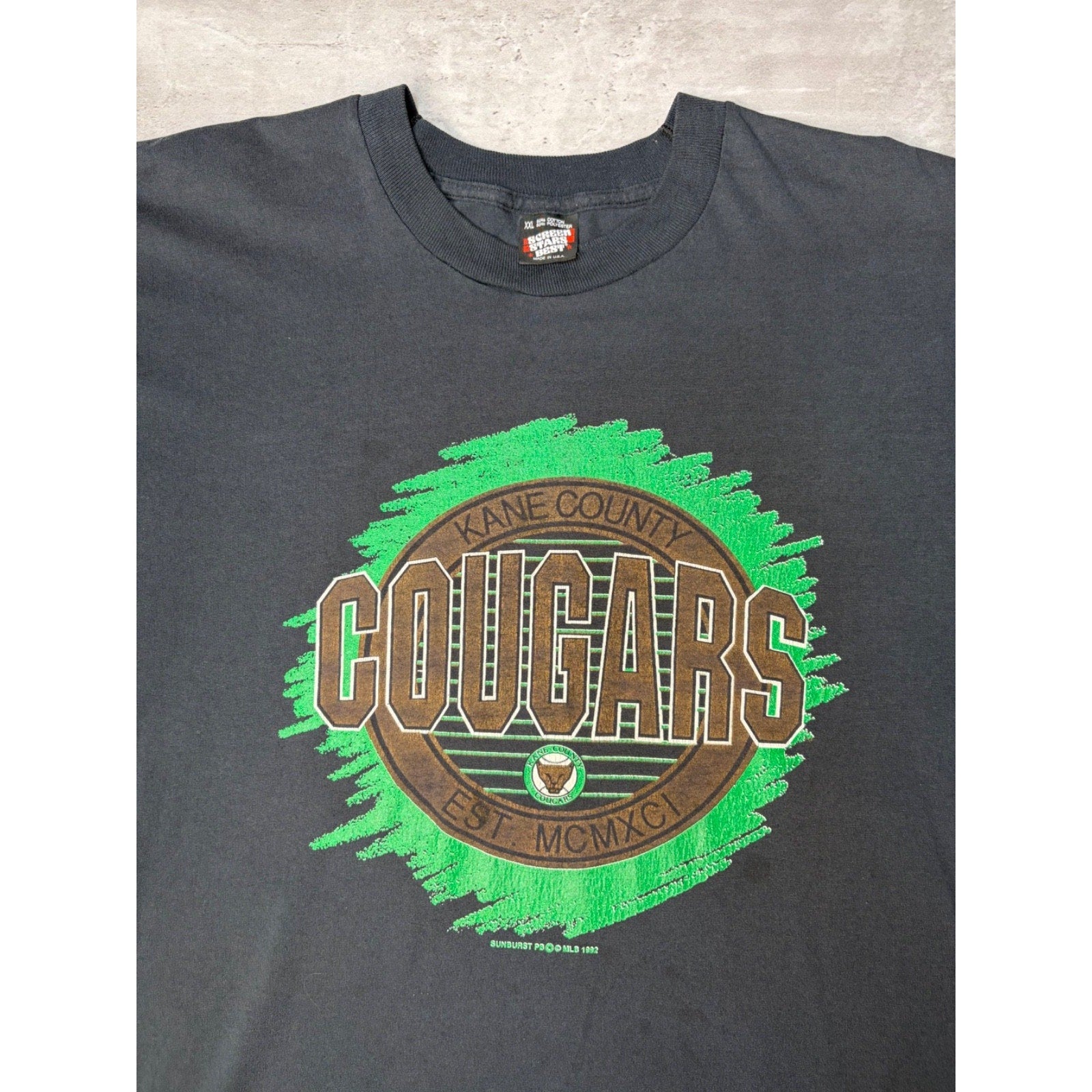 Vintage 1992 Kane County Cougars NCAA Scribble Crest Graphic T-Shirt Size XL