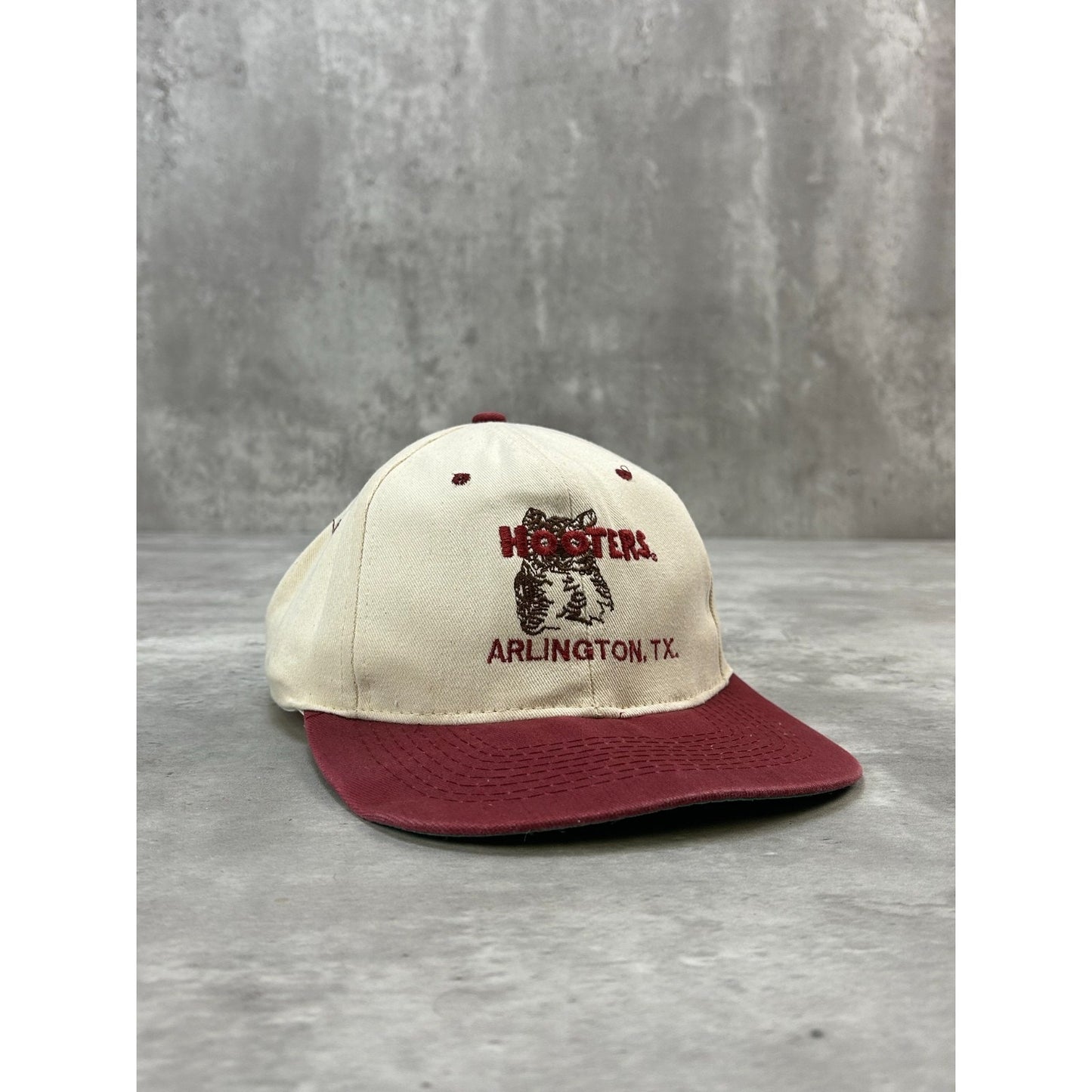 Vintage 90s Hooters Embroidered Spellout Logo Snapback Hat OSFA