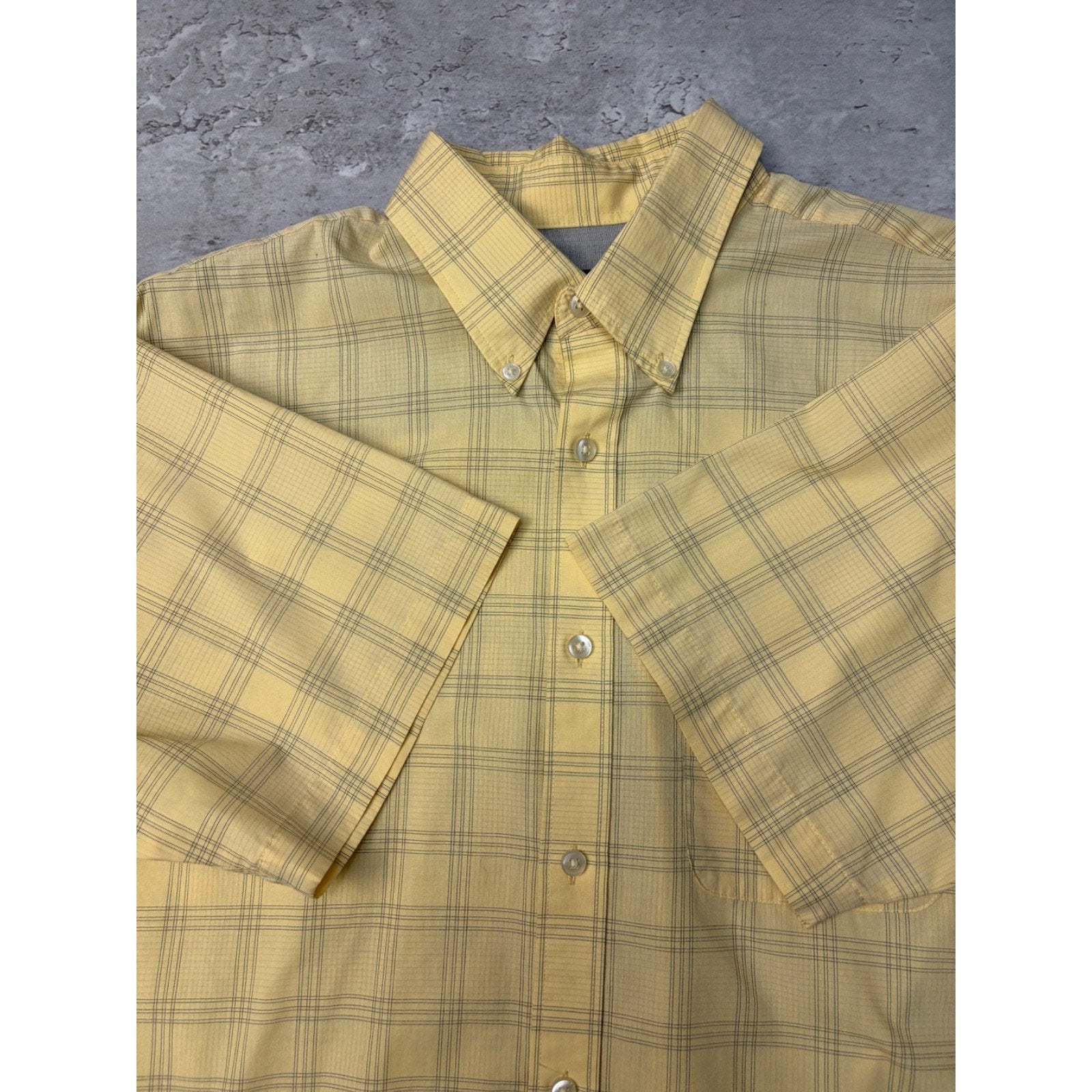 Vintage Van Heusen Plaid Single Pocket Cropped Button Up Shirt Size Large