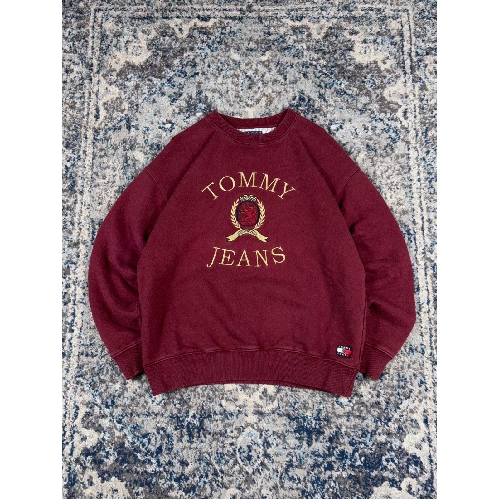 Vintage Tommy Hilfiger Jeans Embroidered Crest Spellout Sweatshirt Size Medium