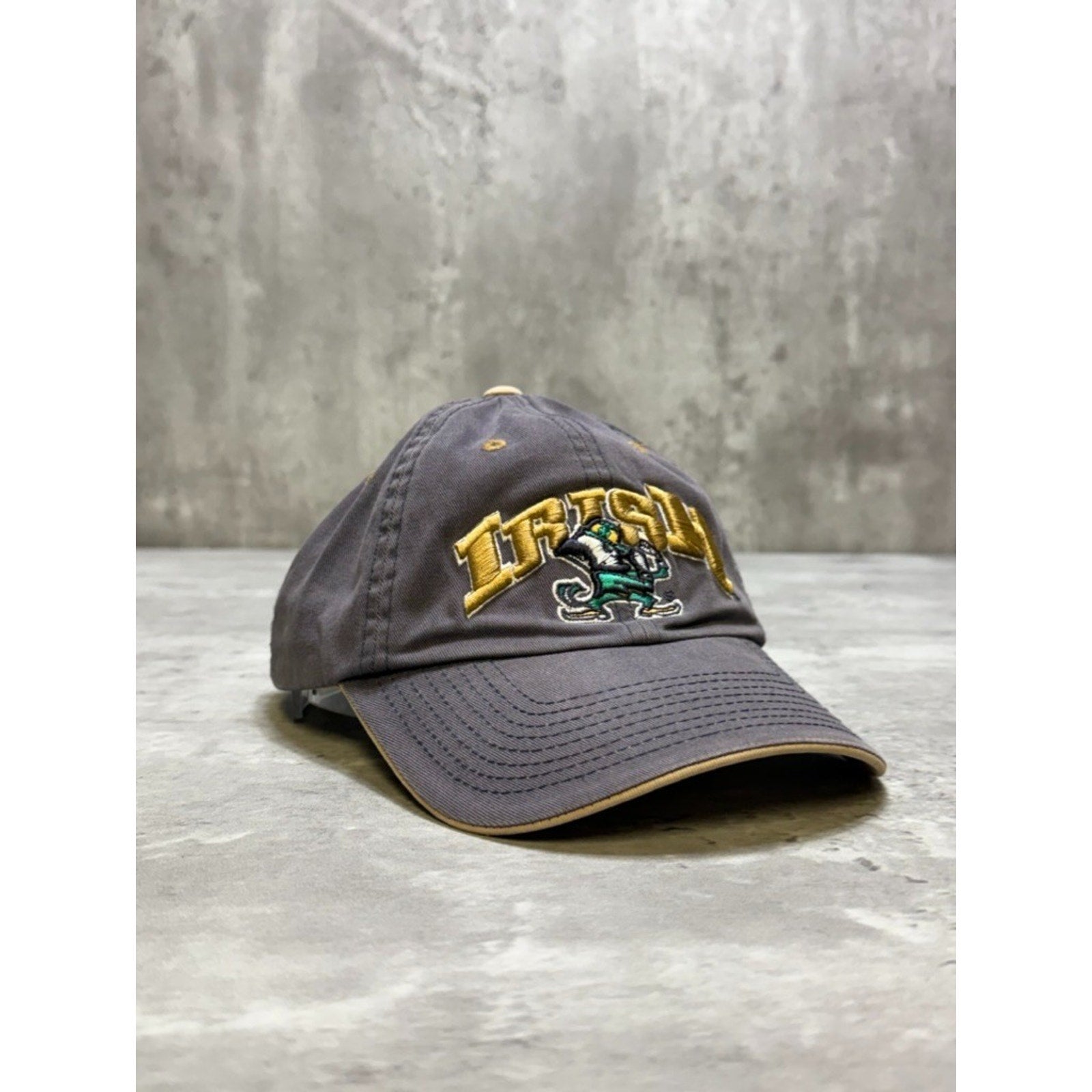 Vintage Notre Dame Fighting Irish NCAA Embroidered Logo Strapback Hat OSFA