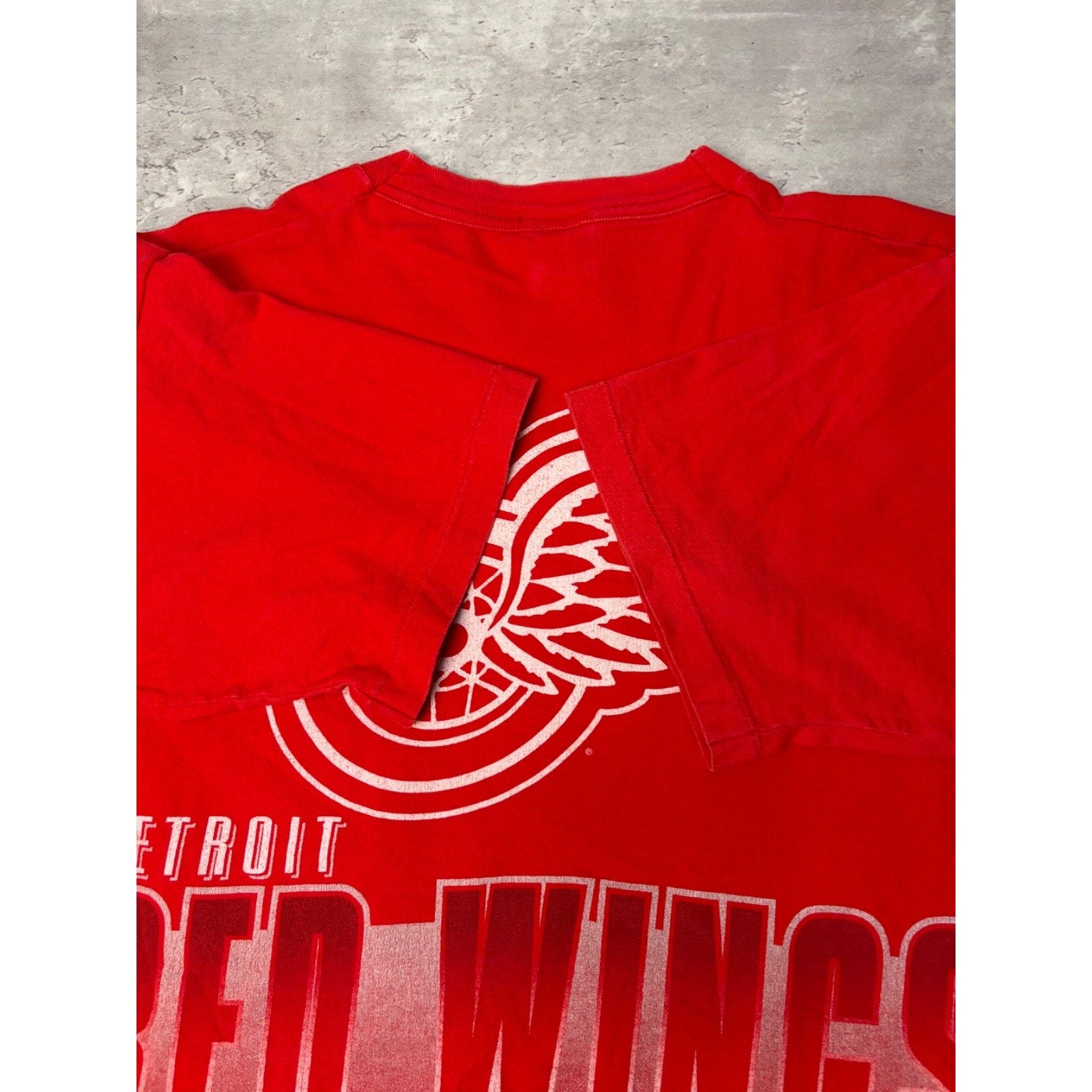 Vintage 90s Detroit Red Wings NHL Big Spellout Red Hockey T-Shirt Size Large