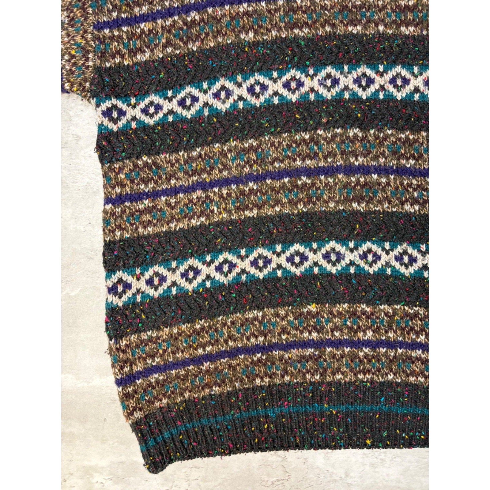Vintage 80s/90s Jockey Abstract Striped Pullover Knit Sweater Size Medium