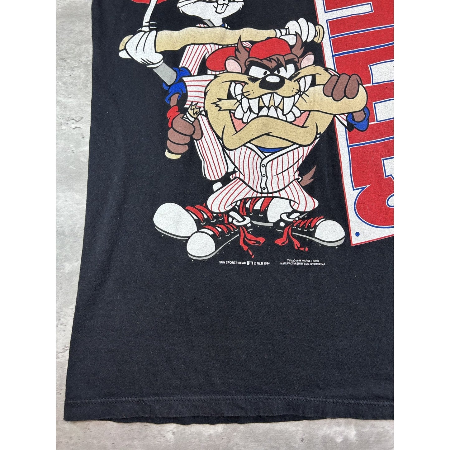 Vintage 1994 Philadelphia Phillies MLB Looney Tunes Cartoon T-Shirt Size Large