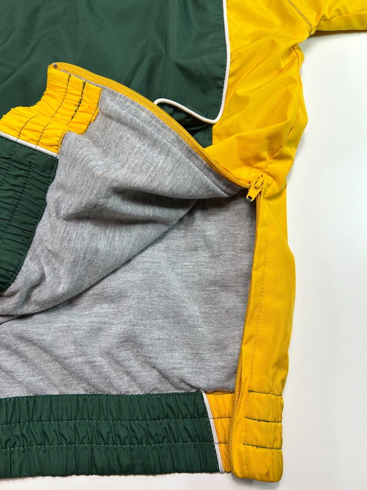 Green Bay Packers Embroidered Spellout Pullover Windbreaker Jacket Size Medium