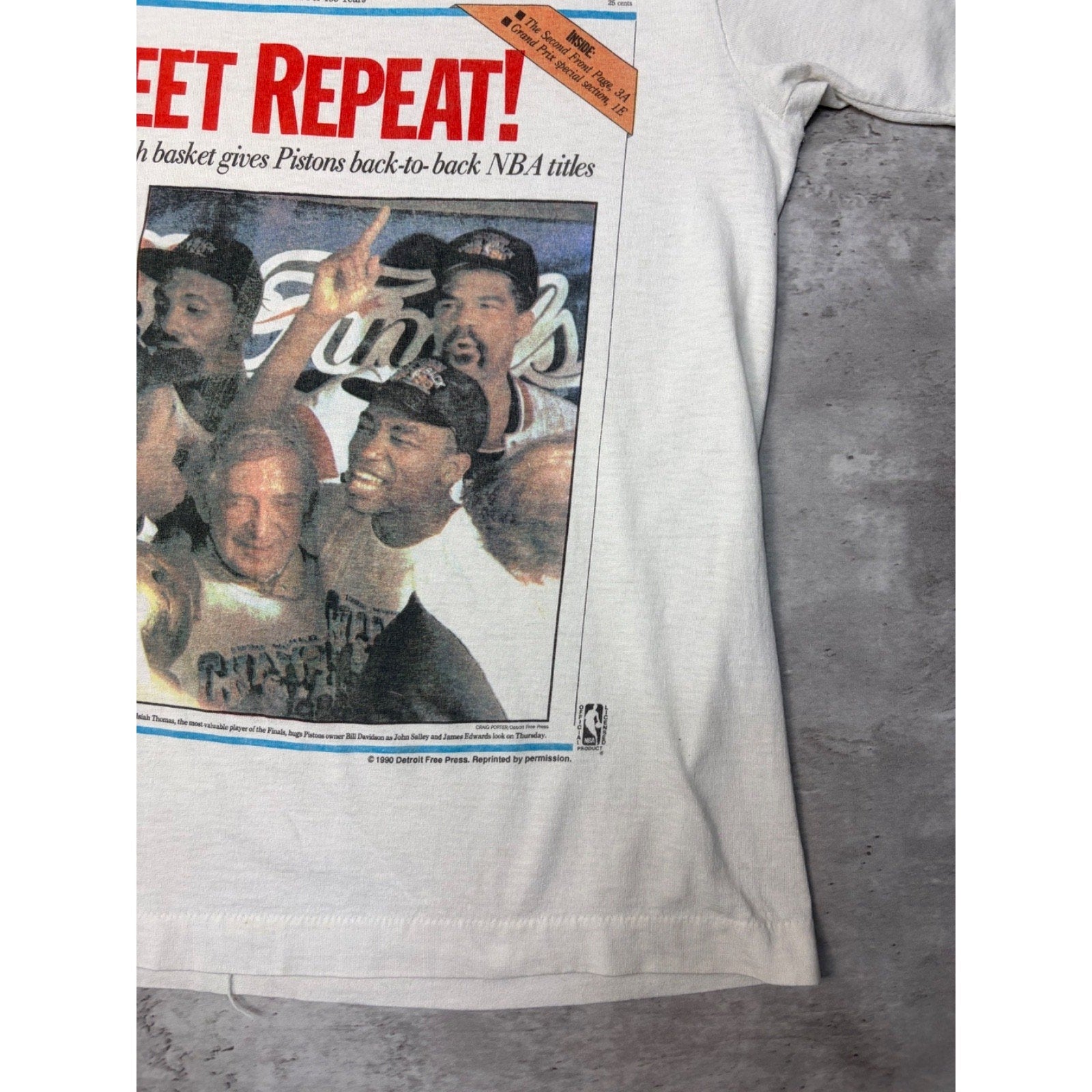 Vintage 1990 Detroit Pistons NBA Back To Back Champs Newspaper T-Shirt Sz Medium