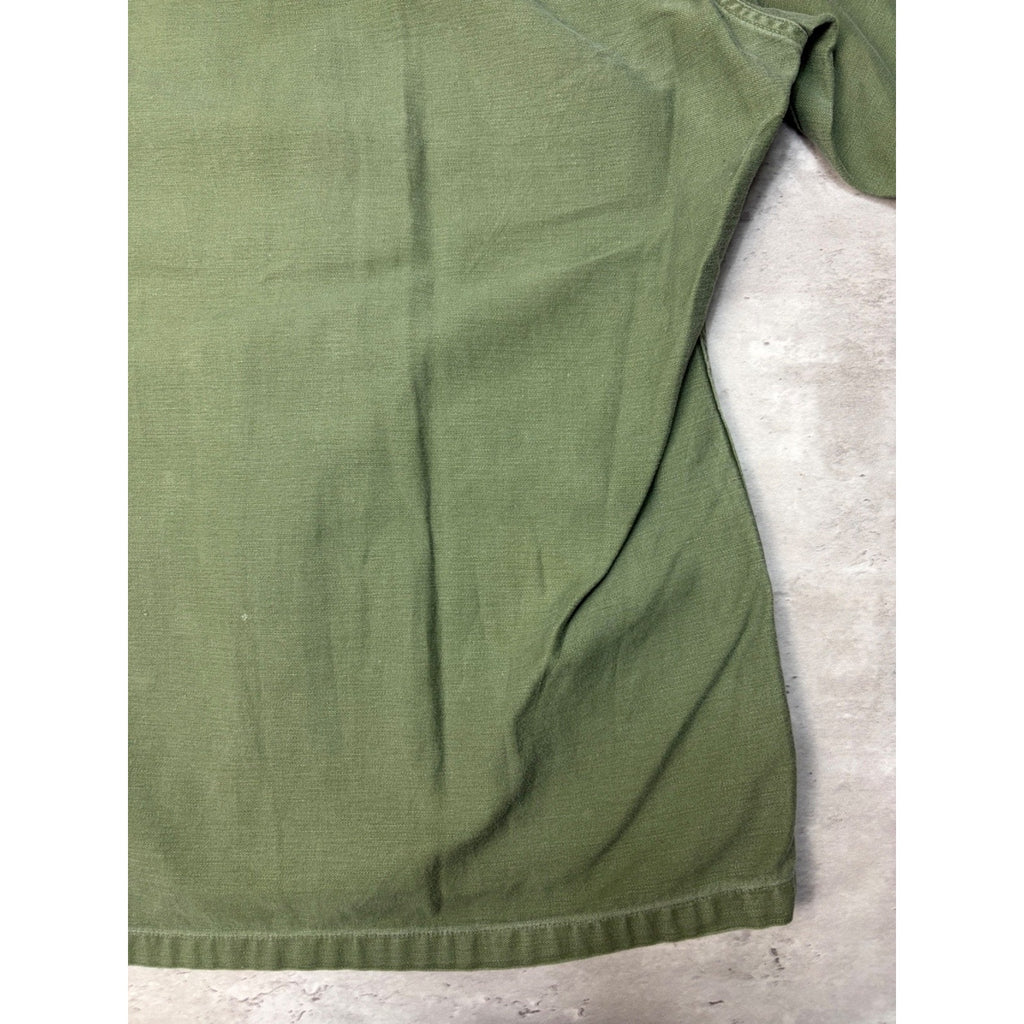 Vintage 1960s US Army OG 107 Patched Military Button Up Shirt Size Medium