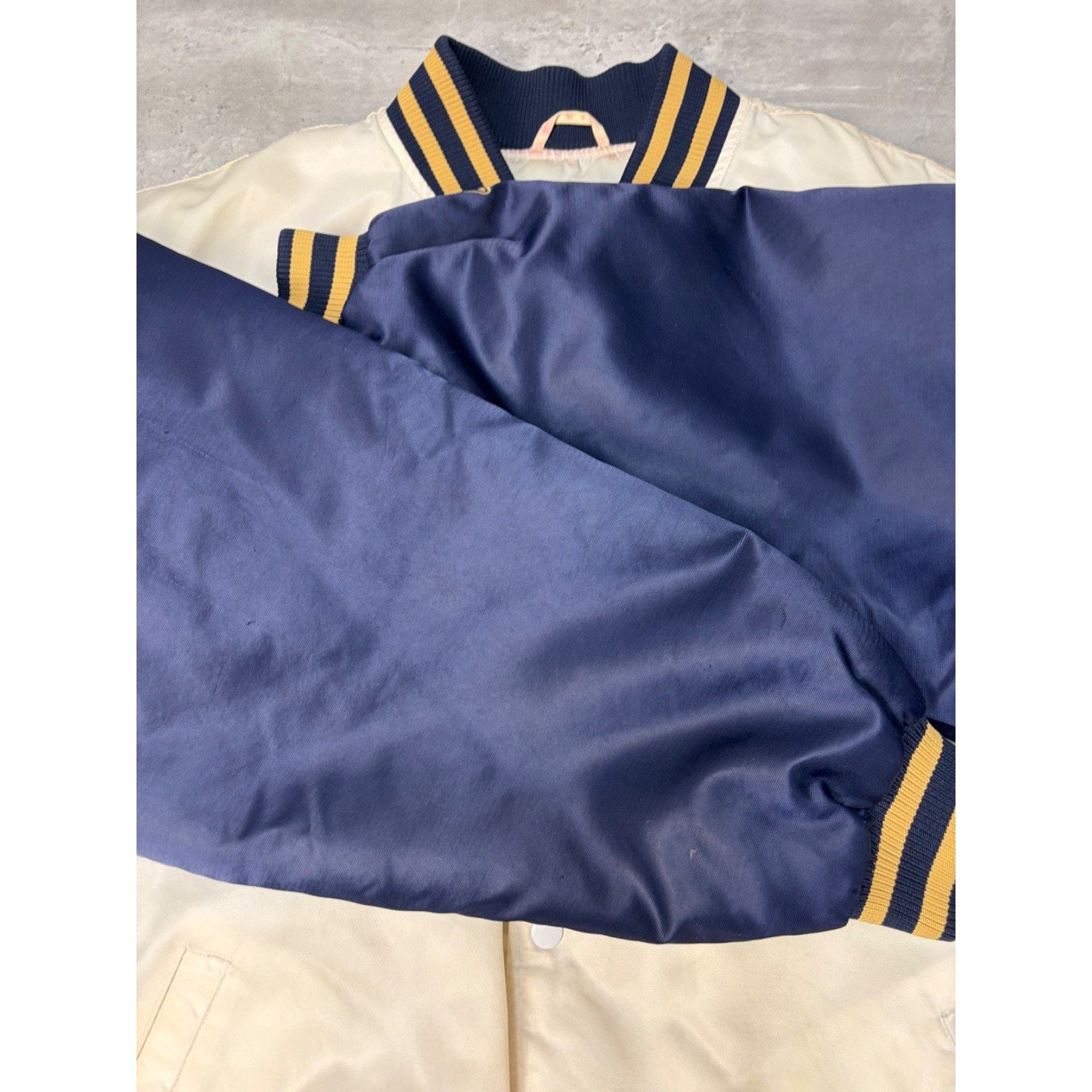 Vintage St Louis Rams NFL Reebok Football Bomber Jacket Size Large