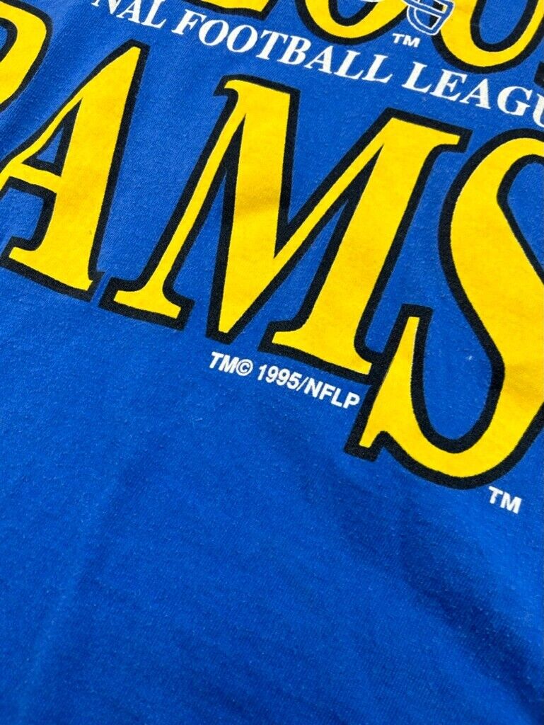 Vintage 1995 St Louis Rams NFL Spellout Helmet Graphic T-Shirt Size Medium 90s