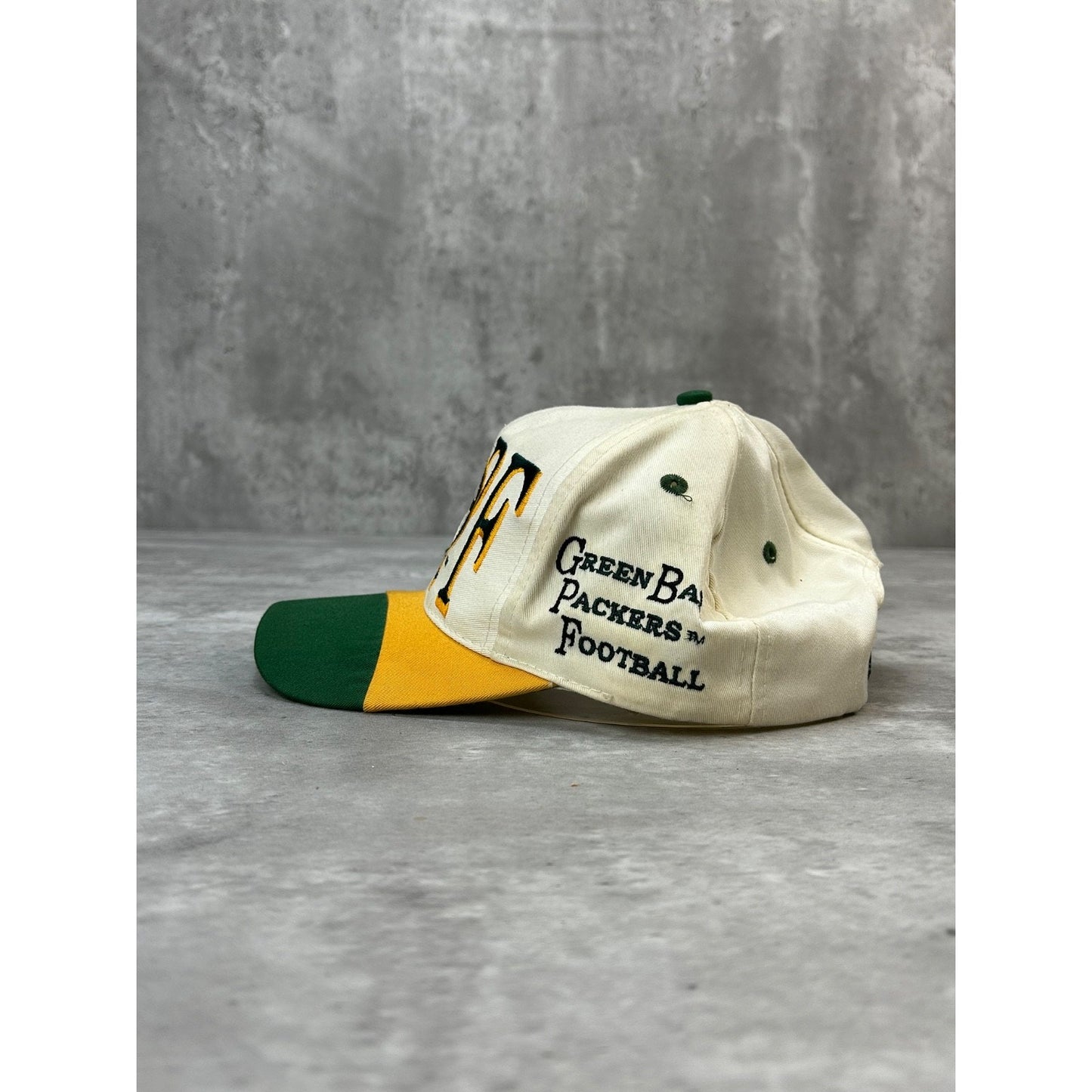 Vintage 90s Green Bay Packers NFL Embroidered Logo Football Snapback Hat OSFA