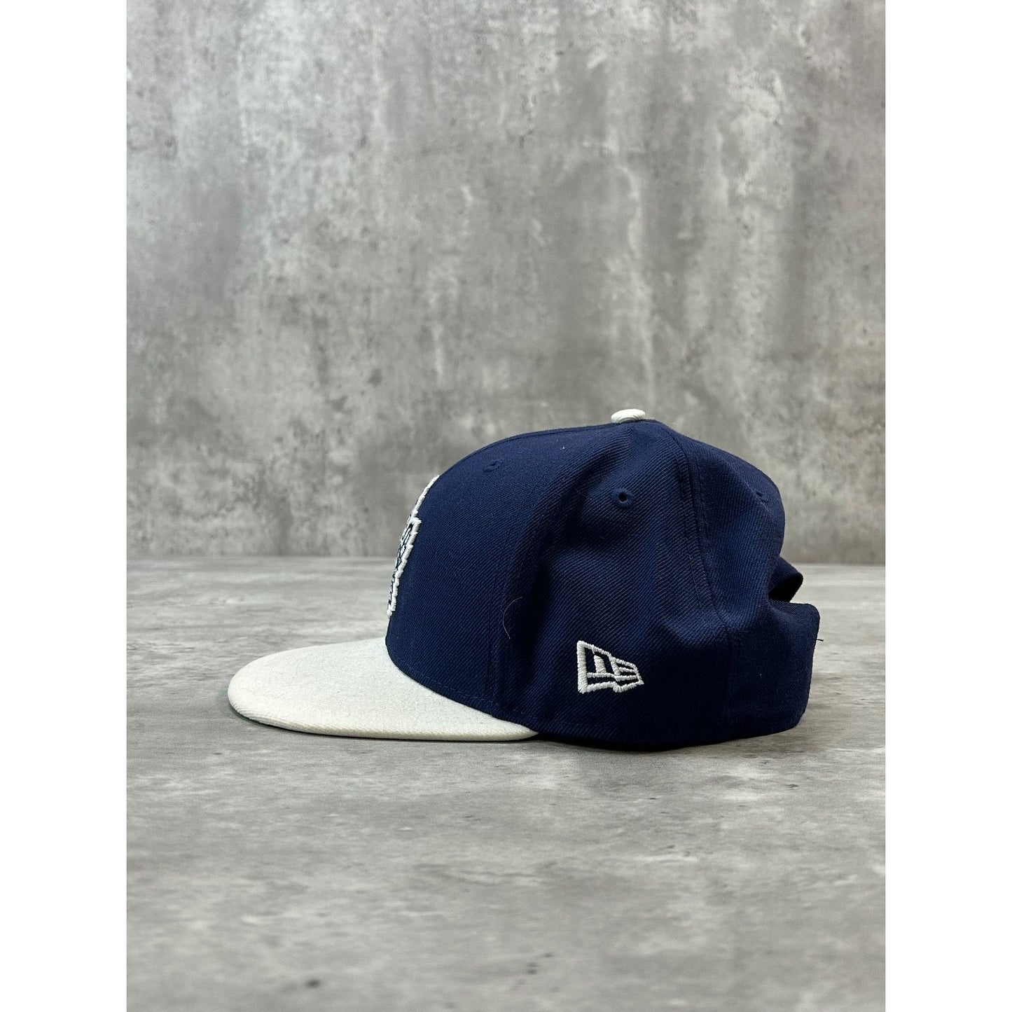 Toronto Maple Leafs NHL Embroidered Retro Logo Hockey Snapback Hat OSFA