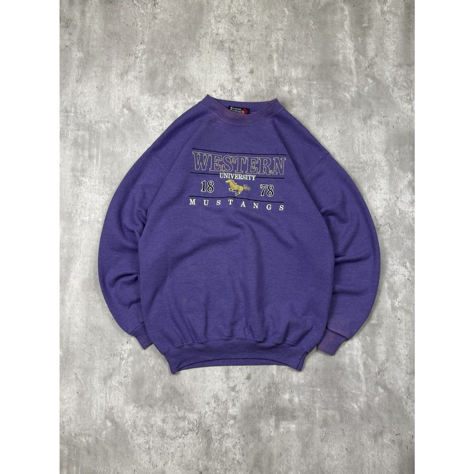 Vintage 90s Western Mustangs NCAA Embroidered Spellout Sweatshirt Size Medium