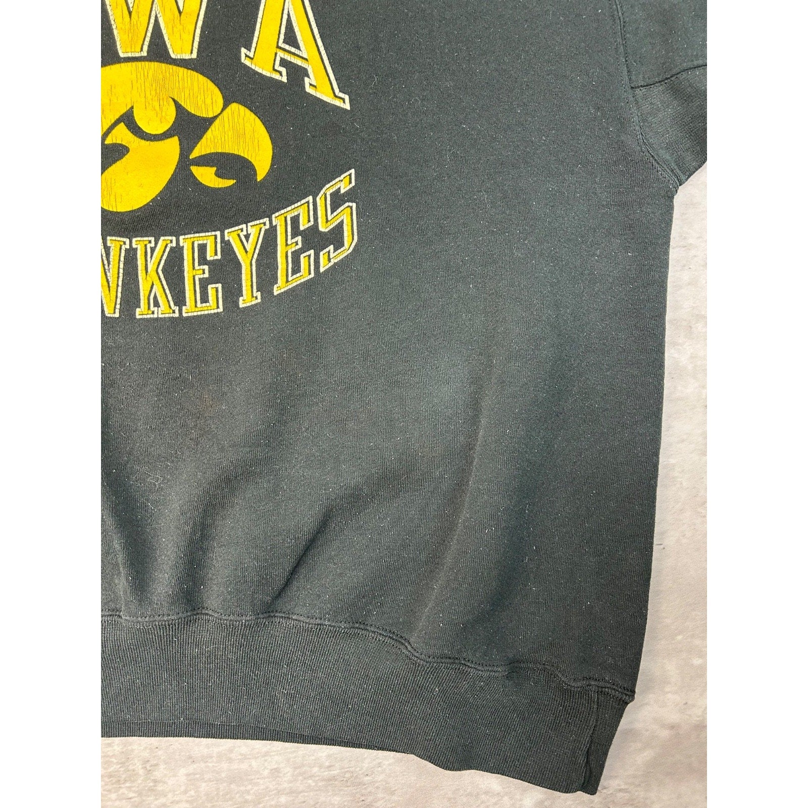 Vintage 90s Iowa Hawkeyes NCAA Collegiate Graphic Sweatshirt Size XL