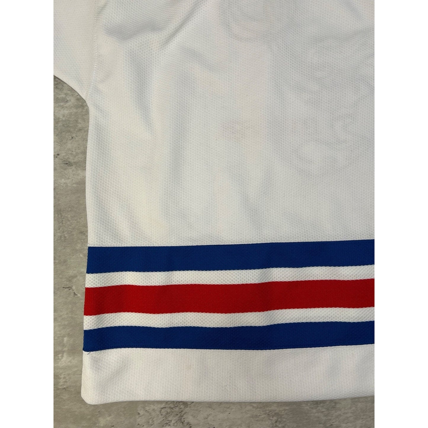 Vintage 1996 Space Jam Bugs Bunny Stitched Movie Promo Hockey Jersey Size Medium