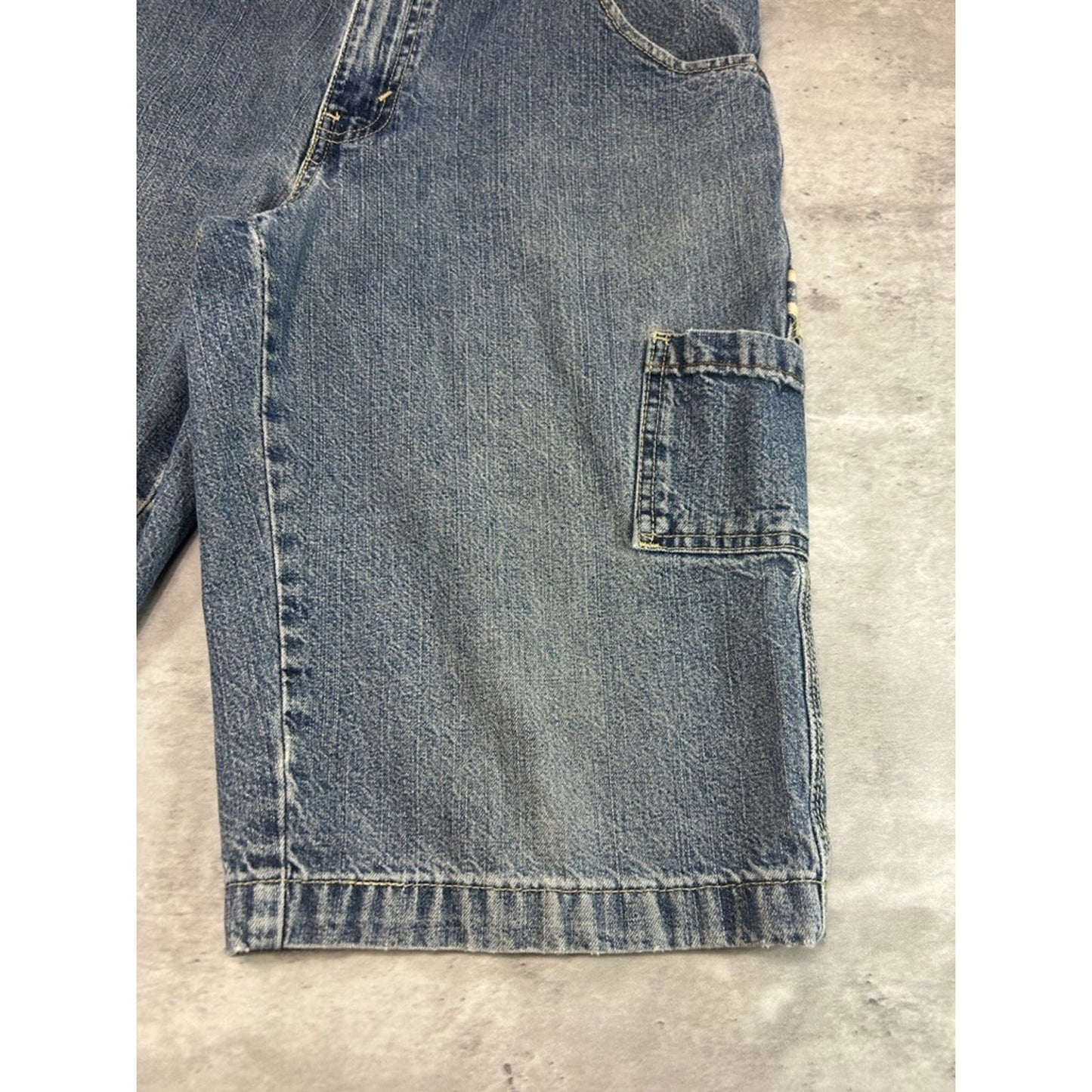 Vintage Levis Strauss Medium Wash Denim Workwear Carpenter Shorts Size 30 Blue