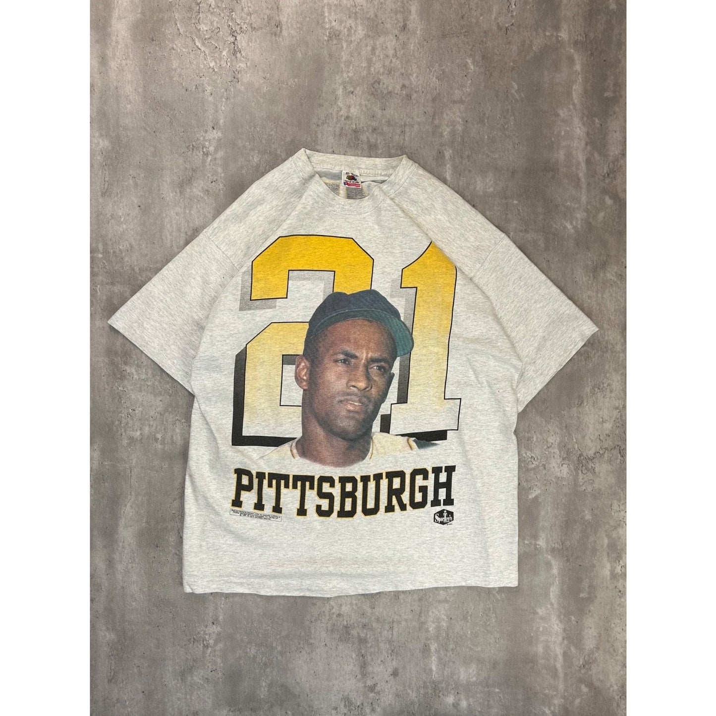 Vintage 1994 Roberto Clemente #21 Pittsburgh Pirates MLB Graphic T-Shirt Size XL