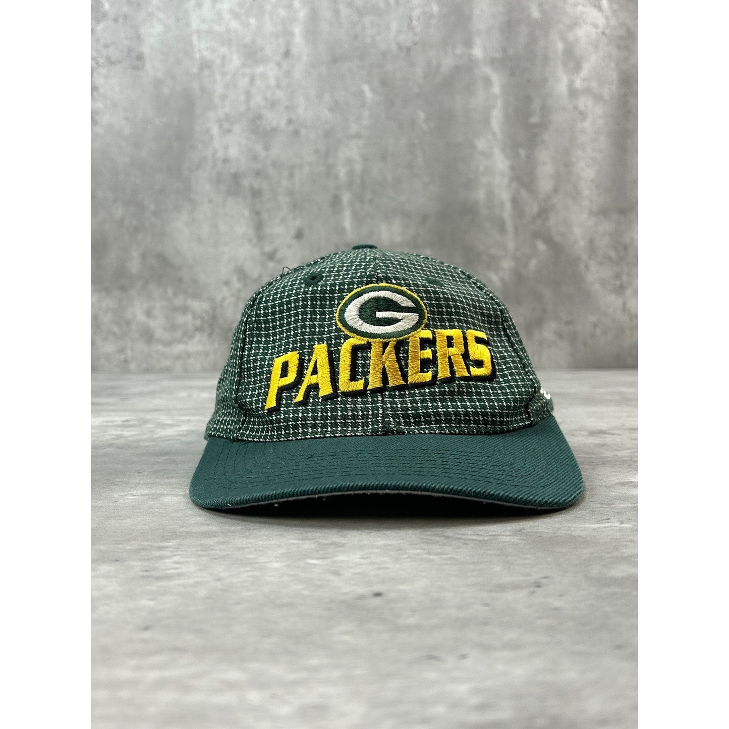 Vintage 90s Green Bay Packers NFL Embroidered Logo Athletics Strapback Hat OSFA