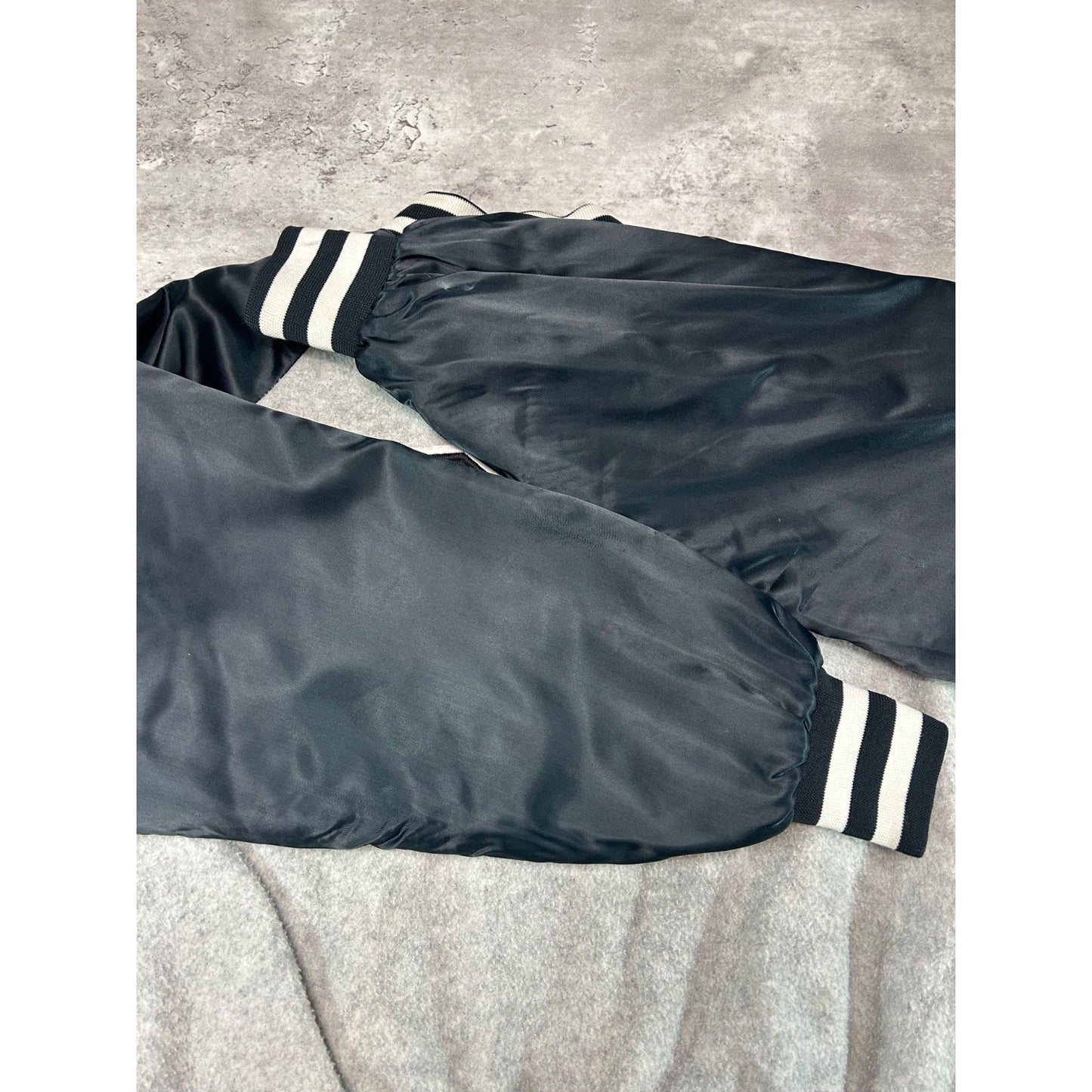 Vintage 90s Iowa Hawkeyes NCAA Embroidered Collegiate Bomber Jacket Size XL