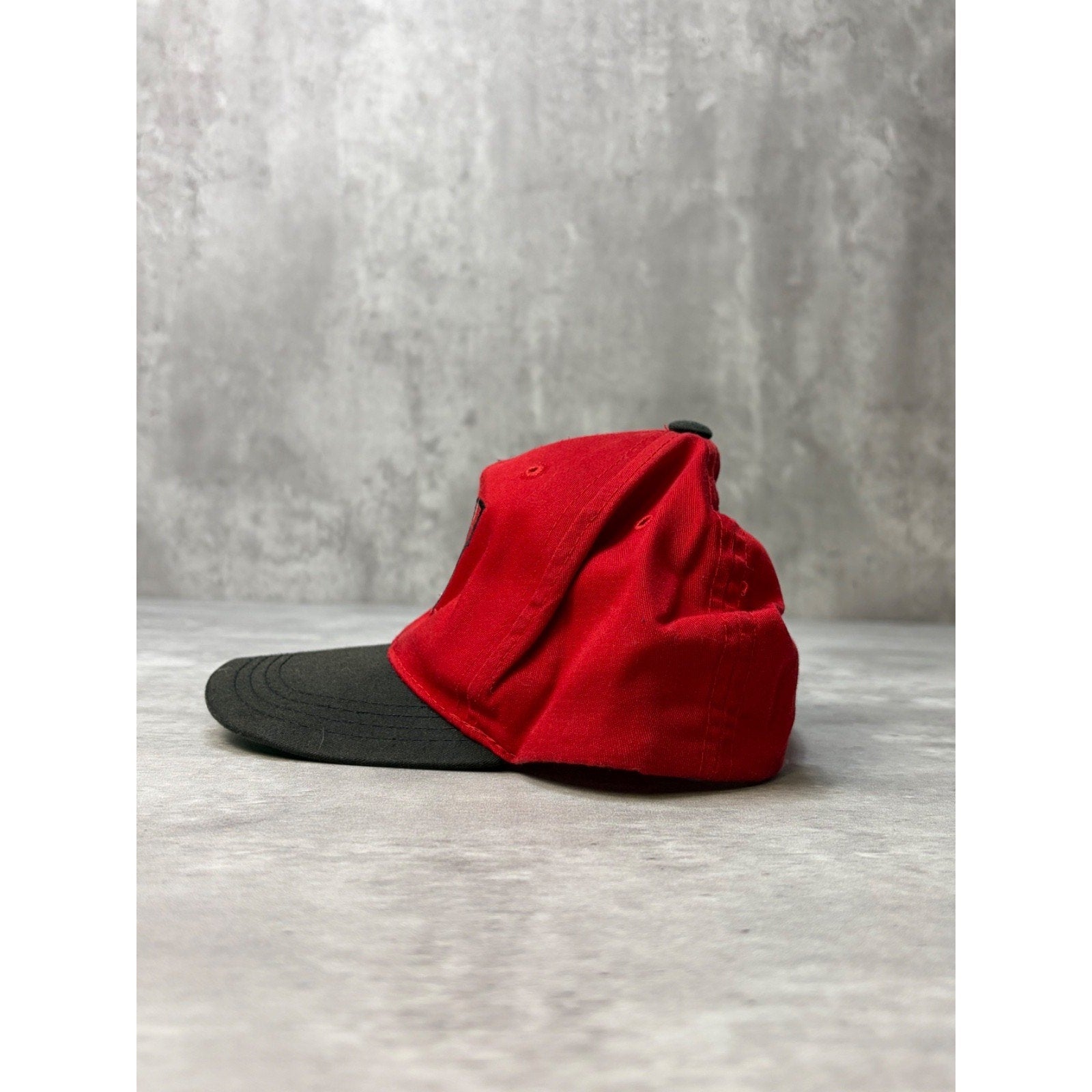 Vintage Wisconsin Badgers NCAA Embroidered Logo YOUTH Snapback Hat OSFA