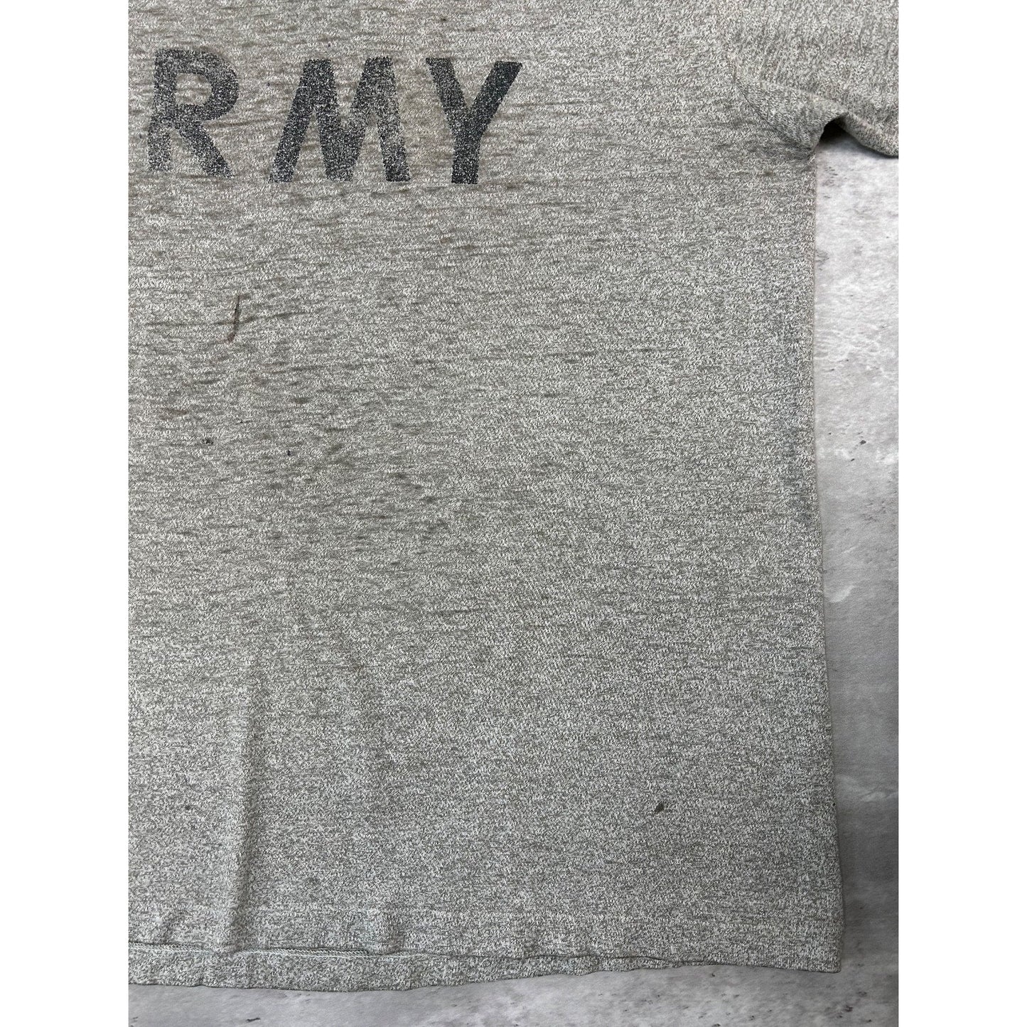 Vintage 90s US Army Graphic Spellout Training T-Shirt Size Large Gray