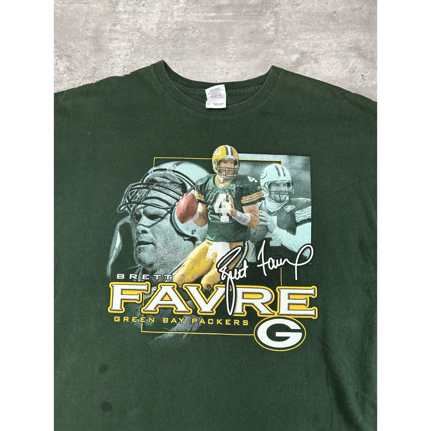 Vintage Brett Favre #4 Green Bay Packers NFL Player Graphic Cropped T-Shirt XL
