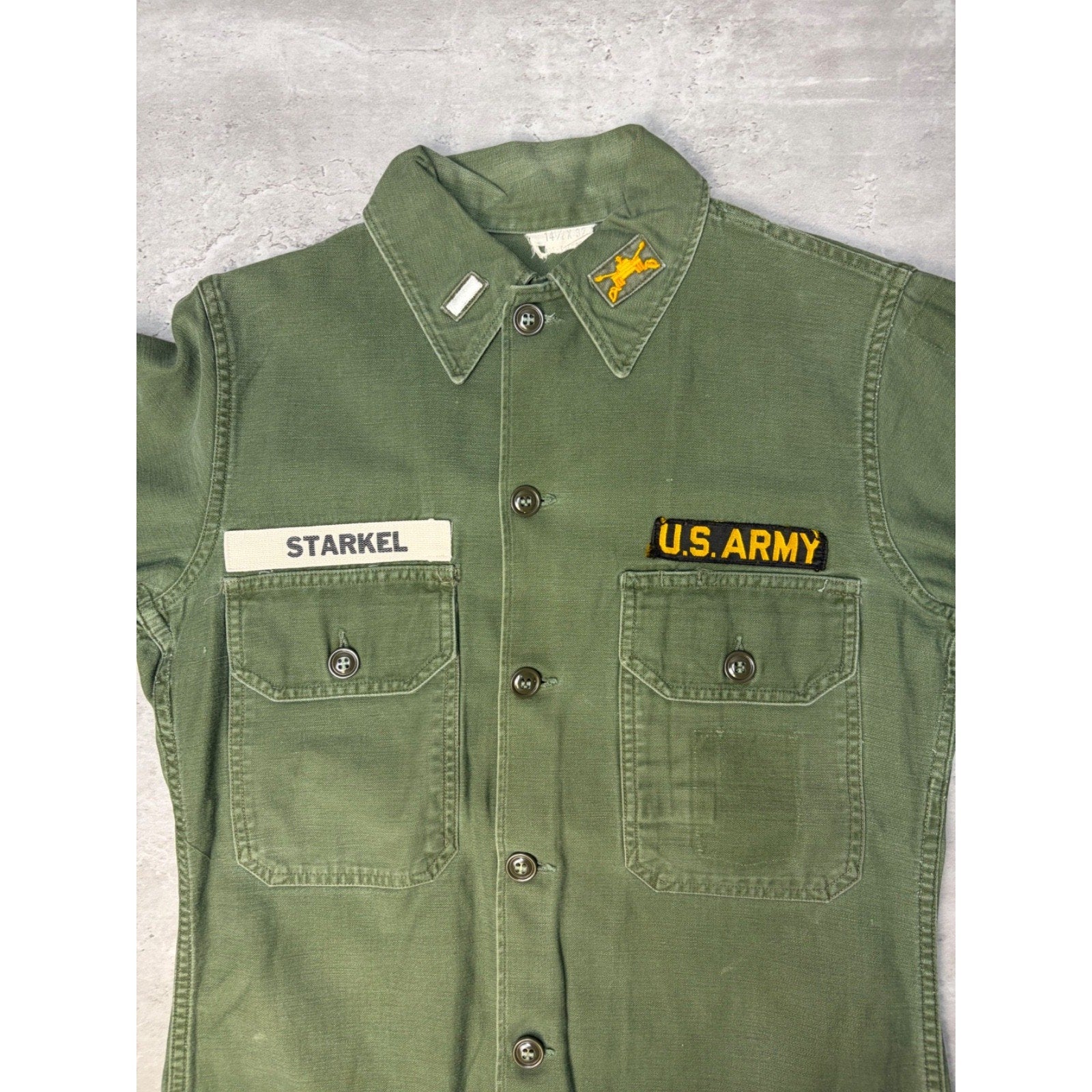 Vintage 1960s US Army OG 107 Patched Military Button Up Shirt Size Medium