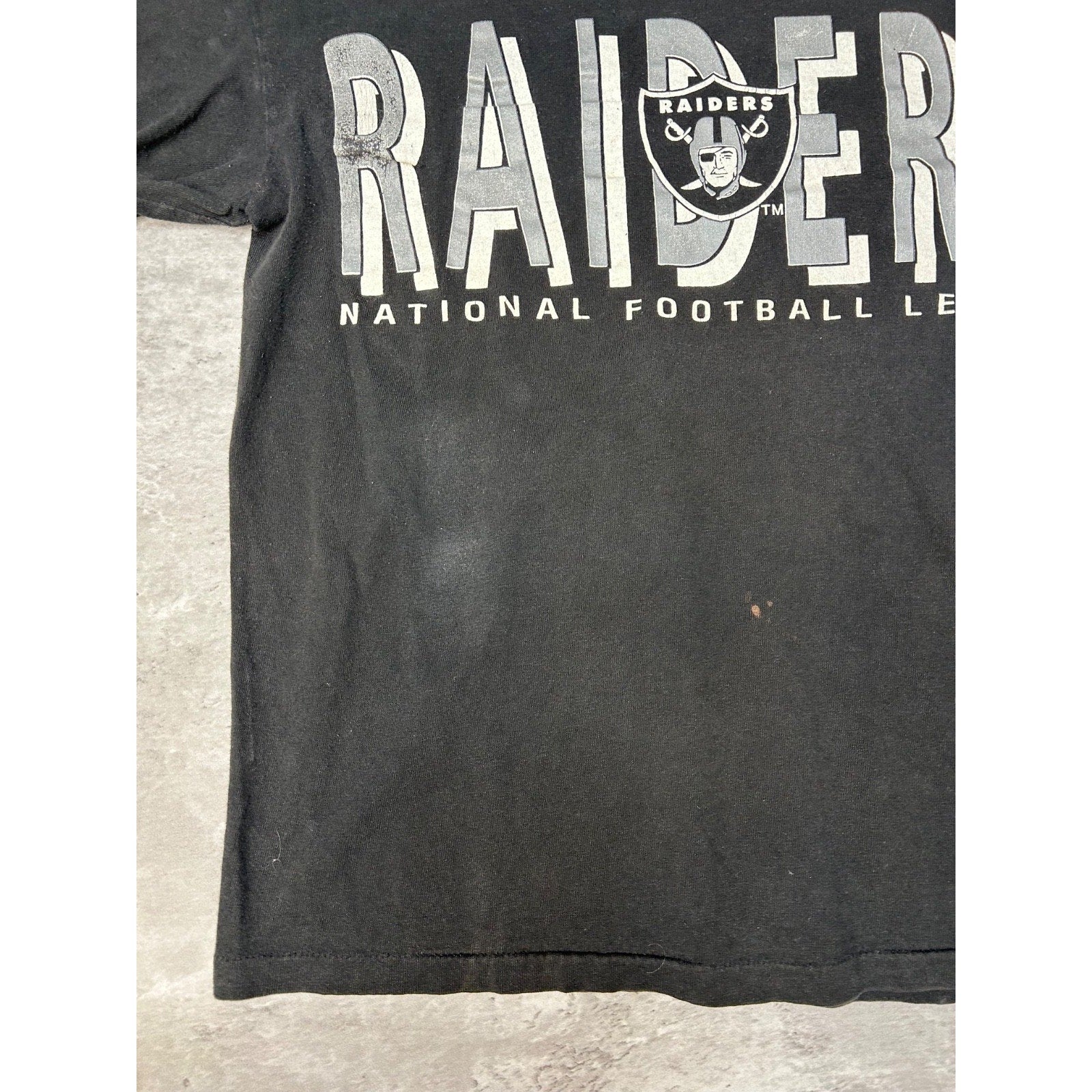 Vintage 1990 Oakland Raiders NFL Spellout Long Sleeve T-Shirt Size Medium