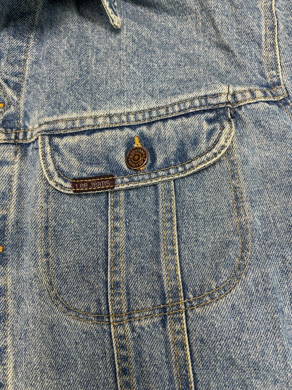 Vintage 90s Lee Jeans Light Wash Denim Trucker Jacket Size Large Blue