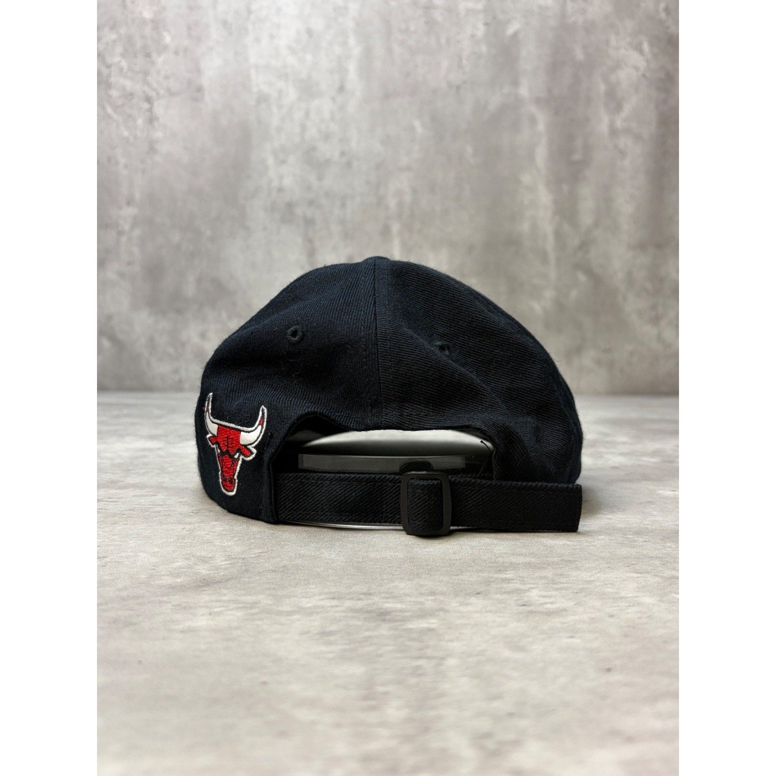 Vintage 90s Chicago Bulls NBA Embroidered Logo Basketball Strapback Hat OSFA